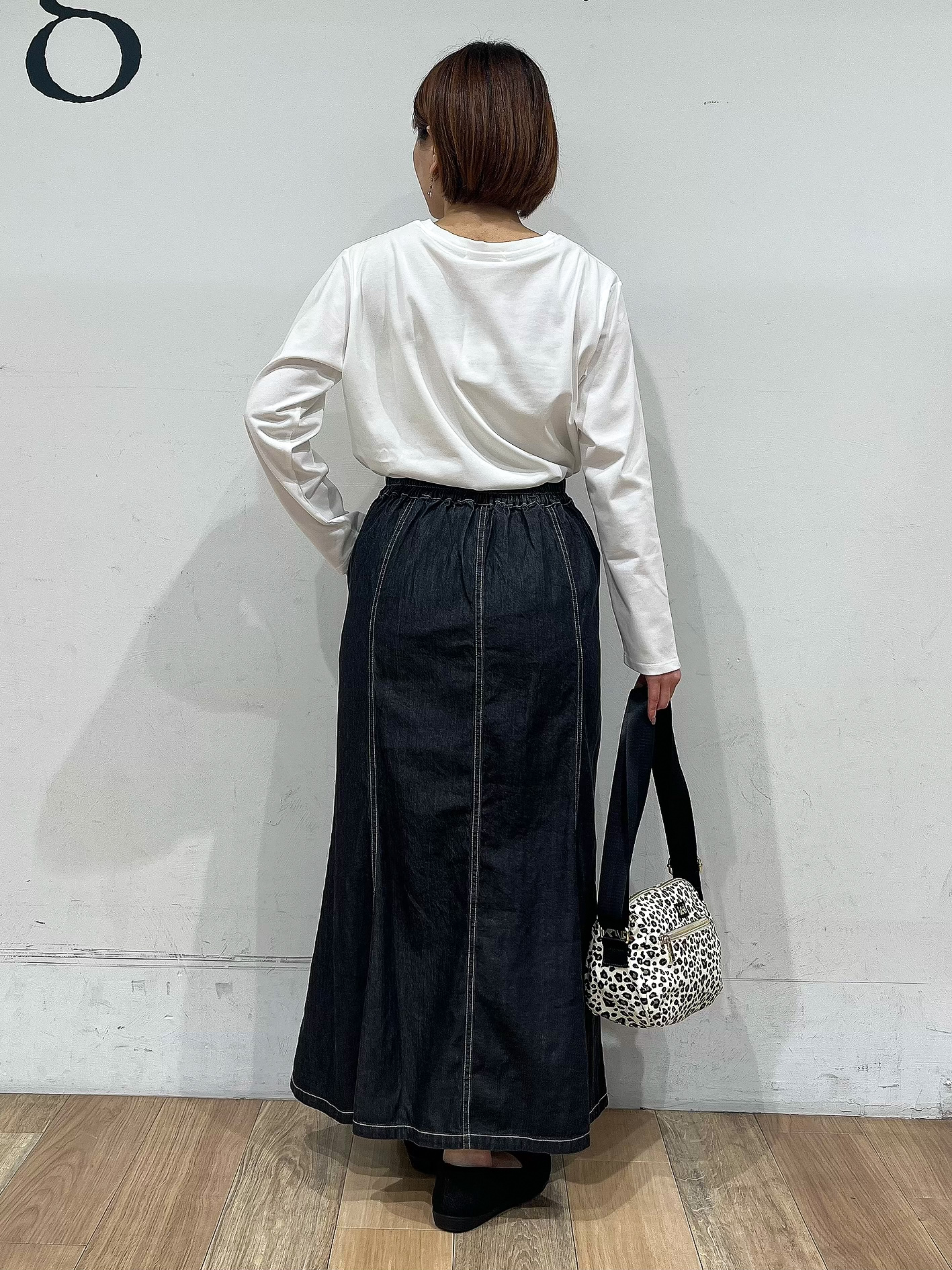 山さんさんの「grove｜【1枚着でも重ね着でも〇】大人カジュアル プリントアソートロンT」を使ったコーディネート