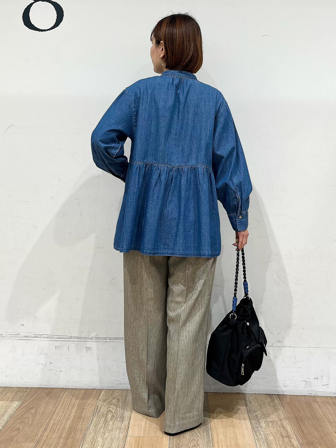 山さんさんの「grove｜軽やかなデニムで、女性らしく　ピンタックデニムダンガリーブラウス」を使ったコーディネート