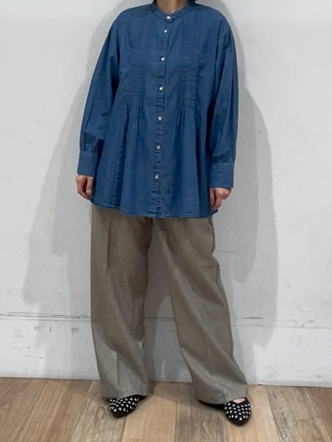 山さんさんの「grove｜軽やかなデニムで、女性らしく　ピンタックデニムダンガリーブラウス」を使ったコーディネート