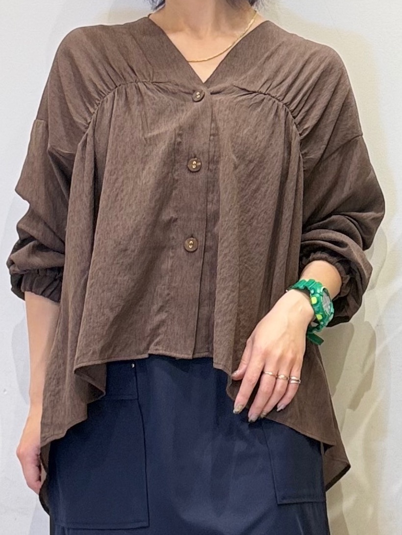 misakiさんの「SHOO･LA･RUE｜【S-LL/洗濯機可】着痩せシルエット シャーリングシャツカーディガン」を使ったコーディネート