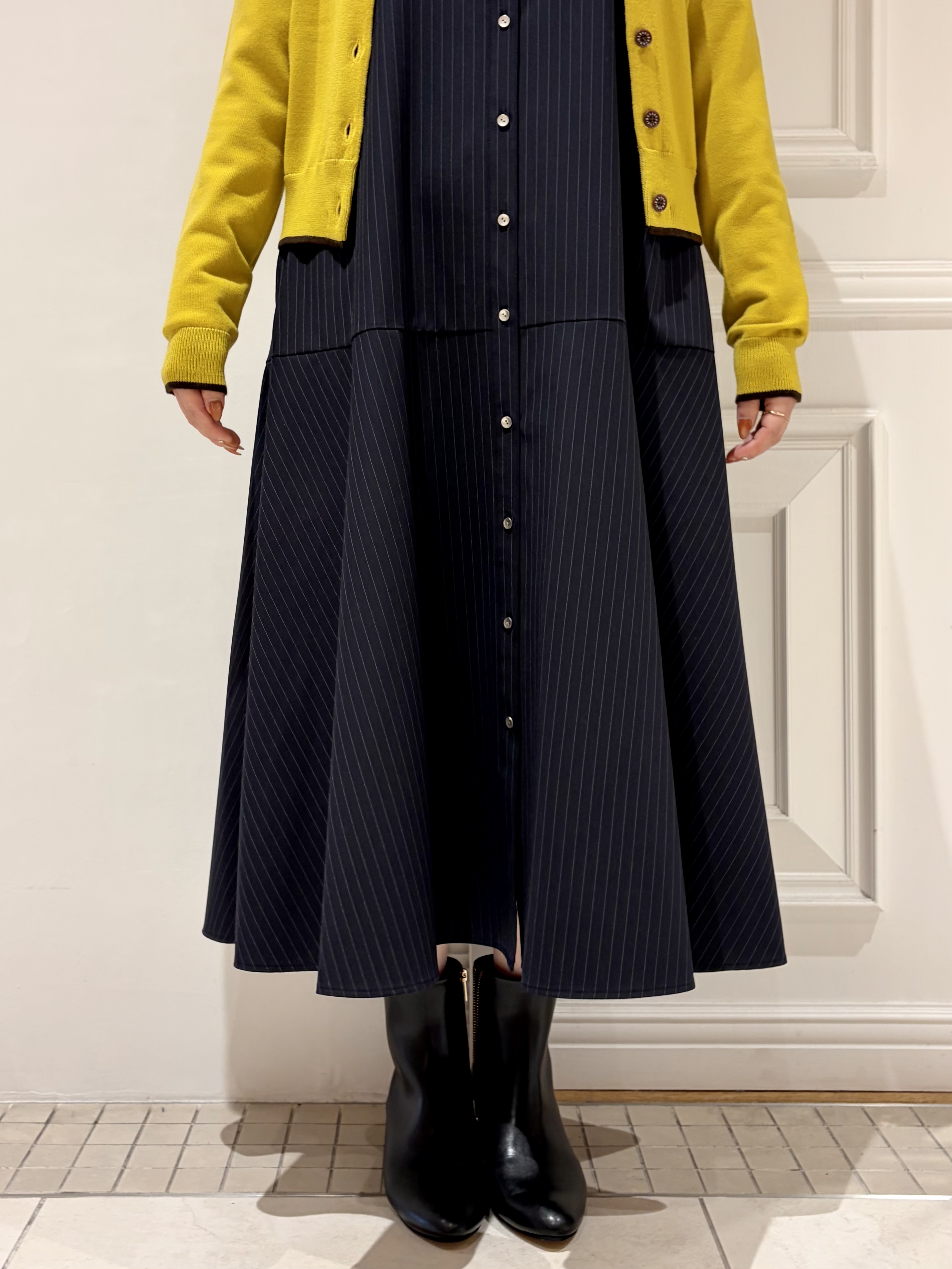 minowaさんの「DRESSTERIOR｜ゼニアバル―ファキャッシュウールクルーネックカーディガン」を使ったコーディネート