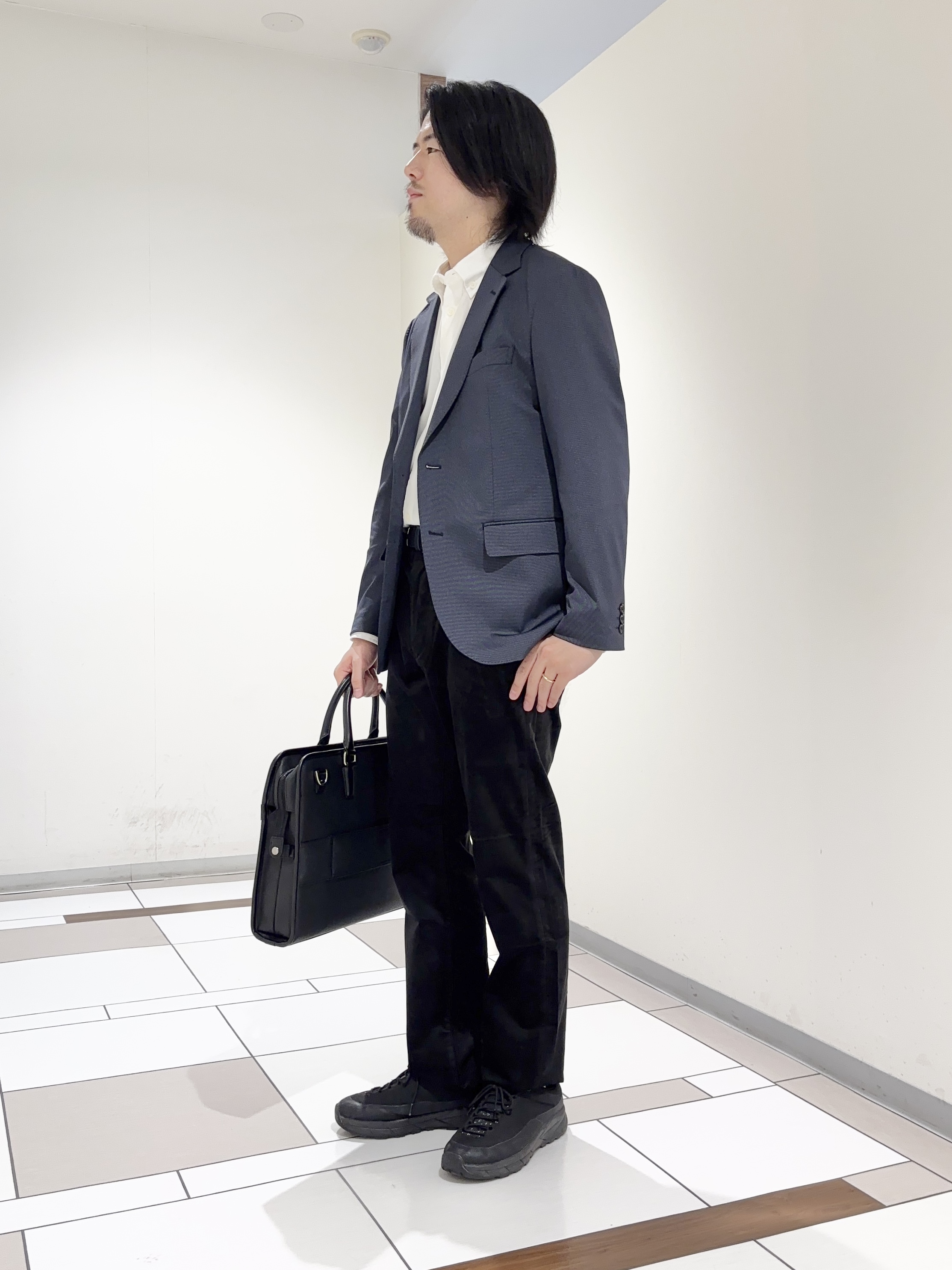 及川さんの「TAKEO KIKUCHI｜【360&deg;ストレッチ／軽量】None Of Stress ライト ジャケット（セットアップ対応）」を使ったコーディネート