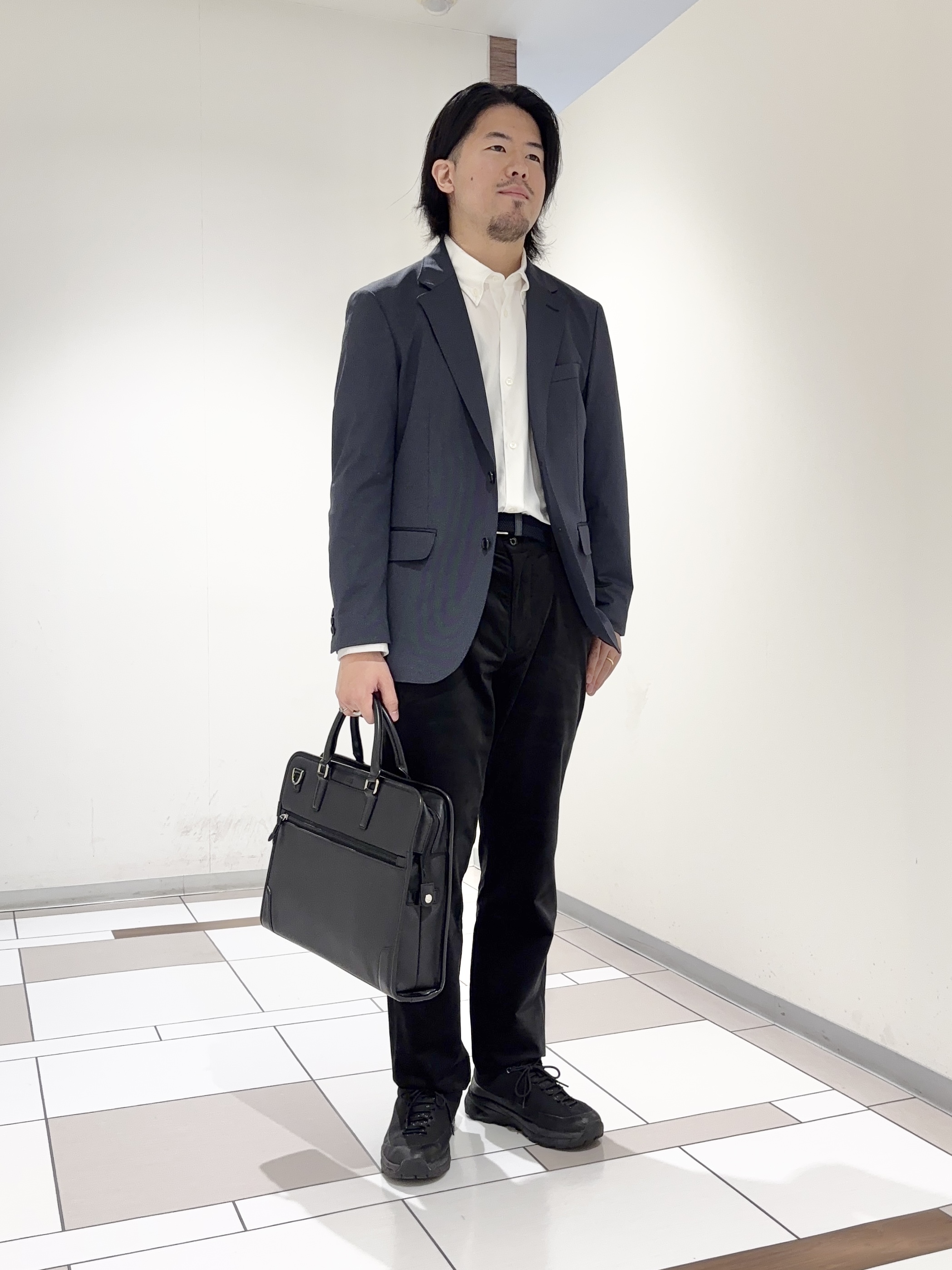 及川さんの「TAKEO KIKUCHI｜【360&deg;ストレッチ／軽量】None Of Stress ライト ジャケット（セットアップ対応）」を使ったコーディネート