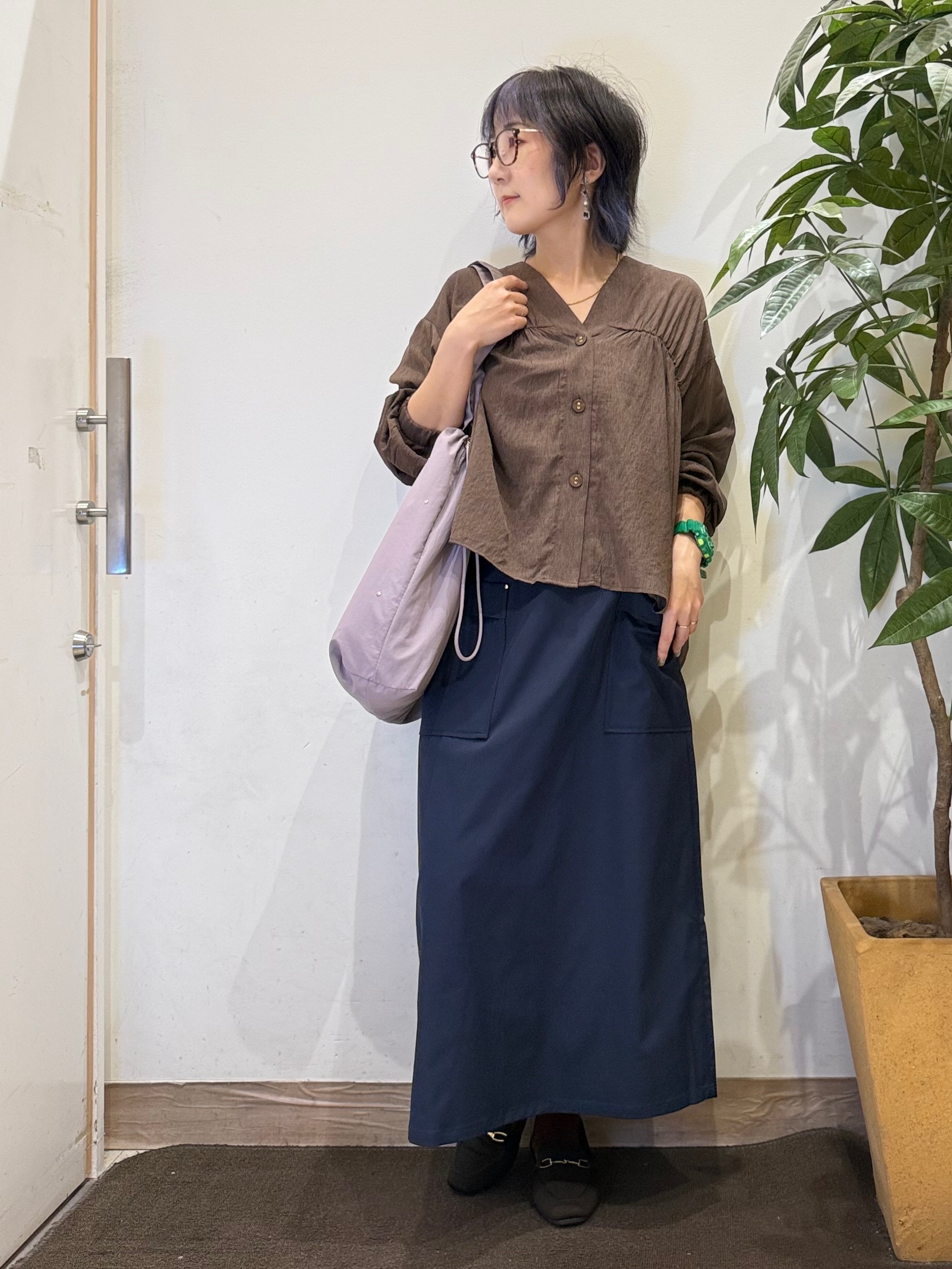 misakiさんの「SHOO･LA･RUE｜【S-LL/洗濯機可】着痩せシルエット シャーリングシャツカーディガン」を使ったコーディネート