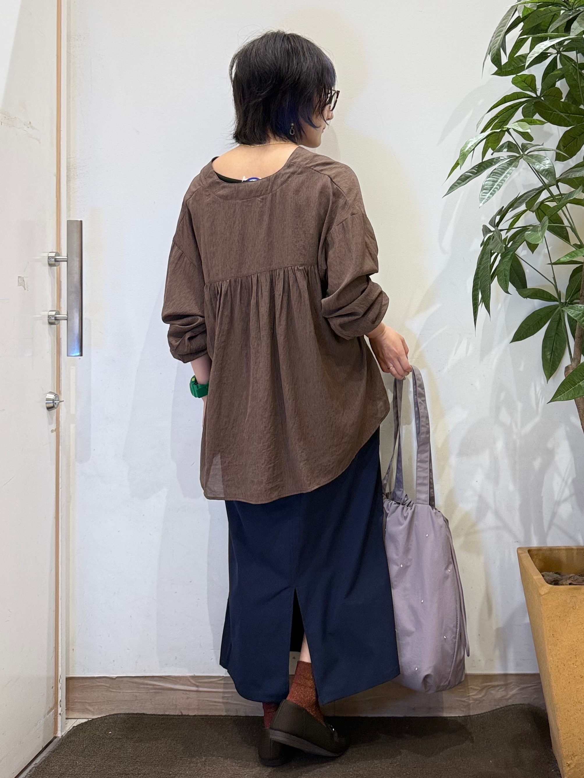 misakiさんの「SHOO･LA･RUE｜【S-LL/洗濯機可】着痩せシルエット シャーリングシャツカーディガン」を使ったコーディネート