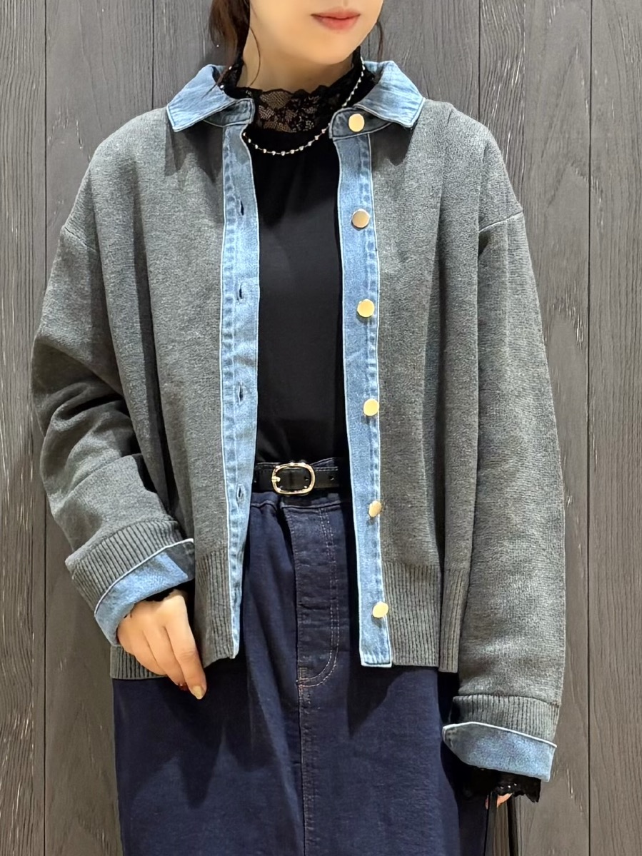meiさんの「SHOO･LA･RUE｜【S-LL/洗濯機可】デニム／チェック切替でこなれ見え 金ボタンニットカーディガン」を使ったコーディネート