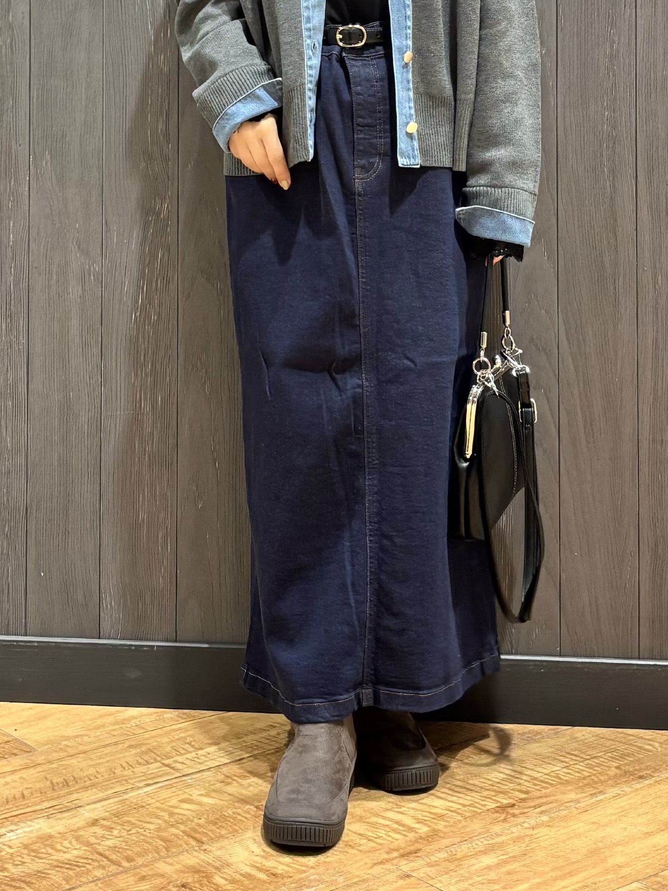 meiさんの「SHOO･LA･RUE｜【S-LL/洗濯機可】デニム／チェック切替でこなれ見え 金ボタンニットカーディガン」を使ったコーディネート