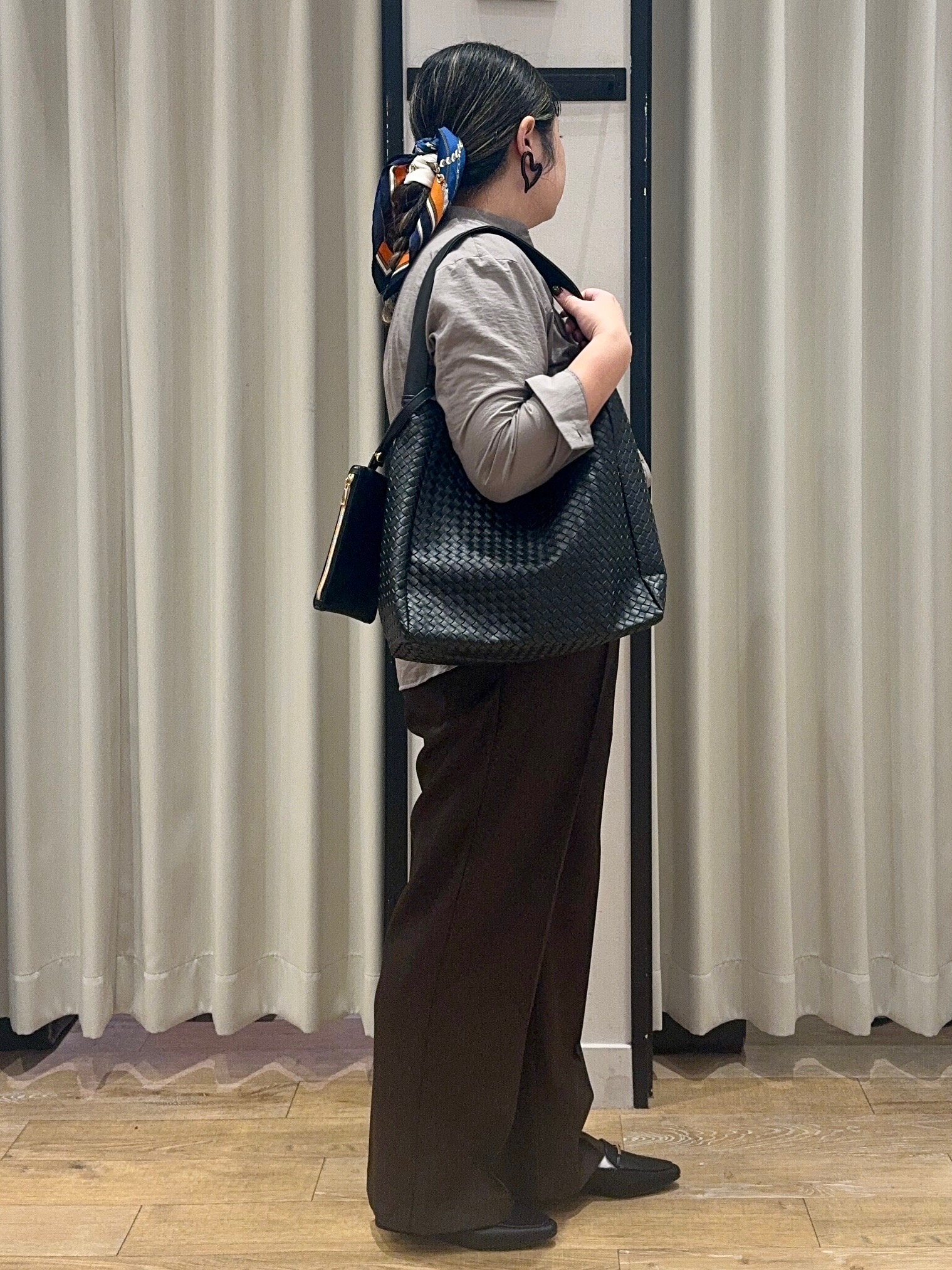 SoRAoさんの「grove｜顔周りをすっきり見せる バンドカラースキッパーシャツ」を使ったコーディネート