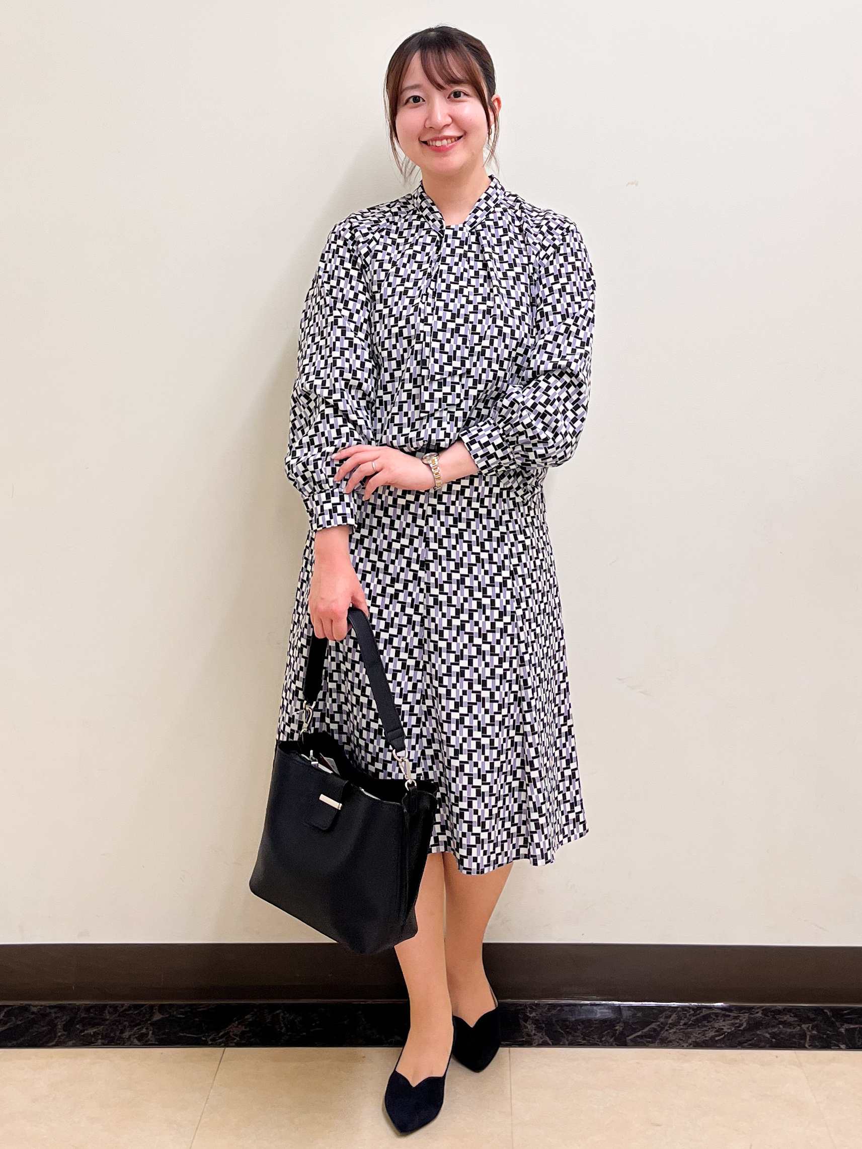 mikikoさんの「Reflect｜【SS-4Lサイズ／セットアップ】幾何柄プリント ボウタイデザインブラウス」を使ったコーディネート