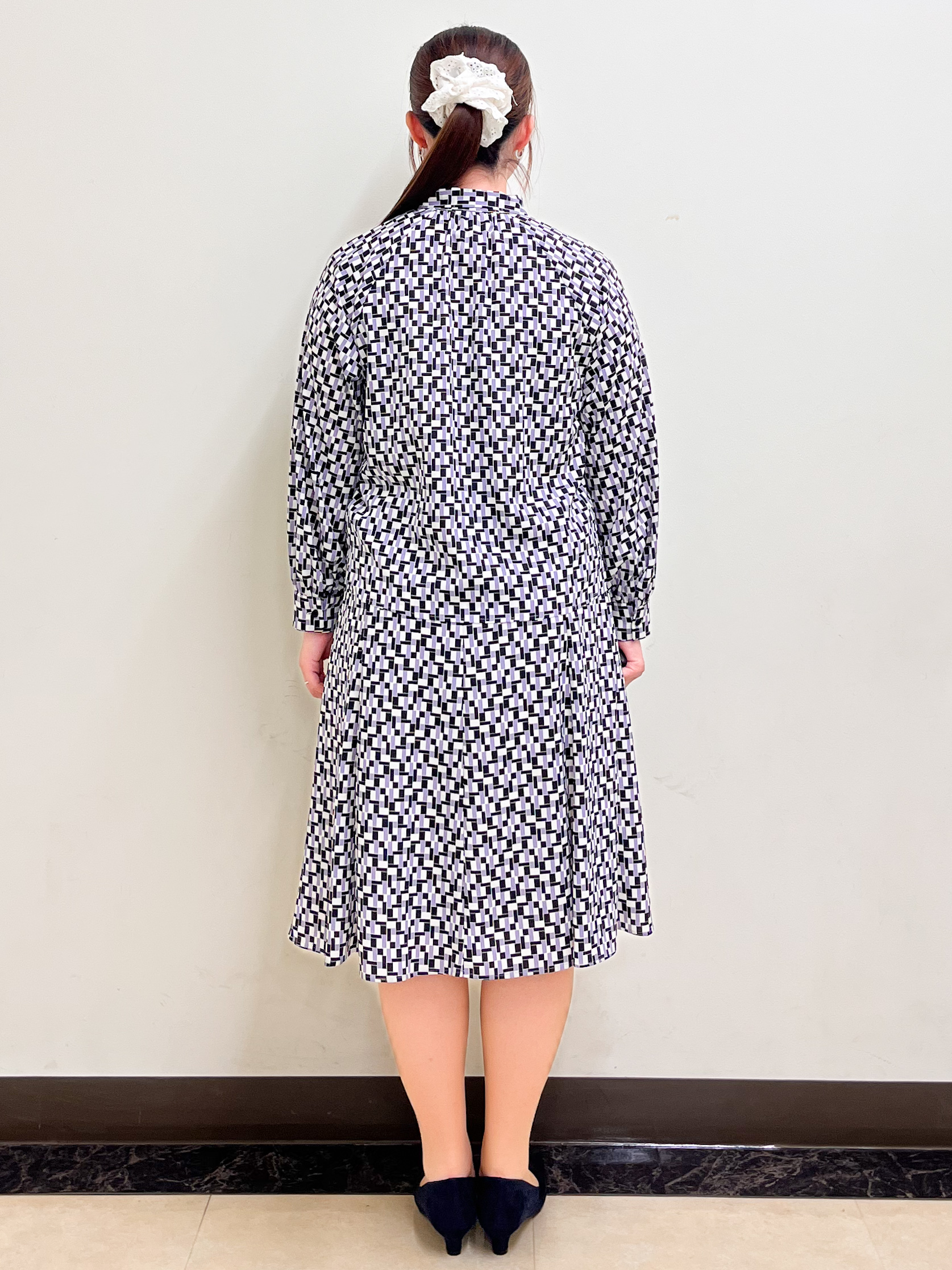 mikikoさんの「Reflect｜【SS-4Lサイズ／セットアップ】幾何柄プリント ボウタイデザインブラウス」を使ったコーディネート