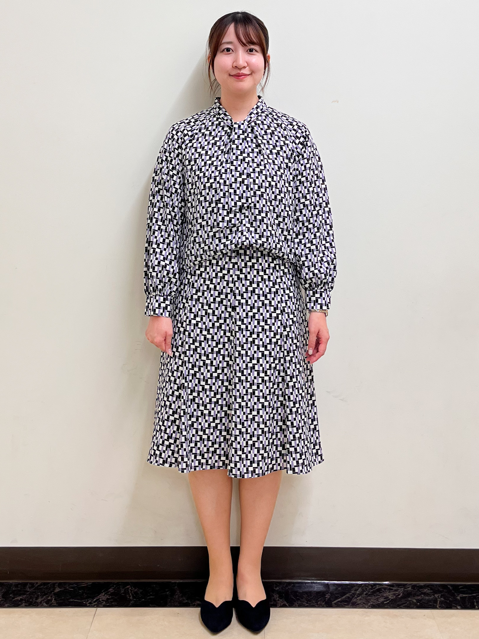 mikikoさんの「Reflect｜【SS-4Lサイズ／セットアップ】幾何柄プリント ボウタイデザインブラウス」を使ったコーディネート