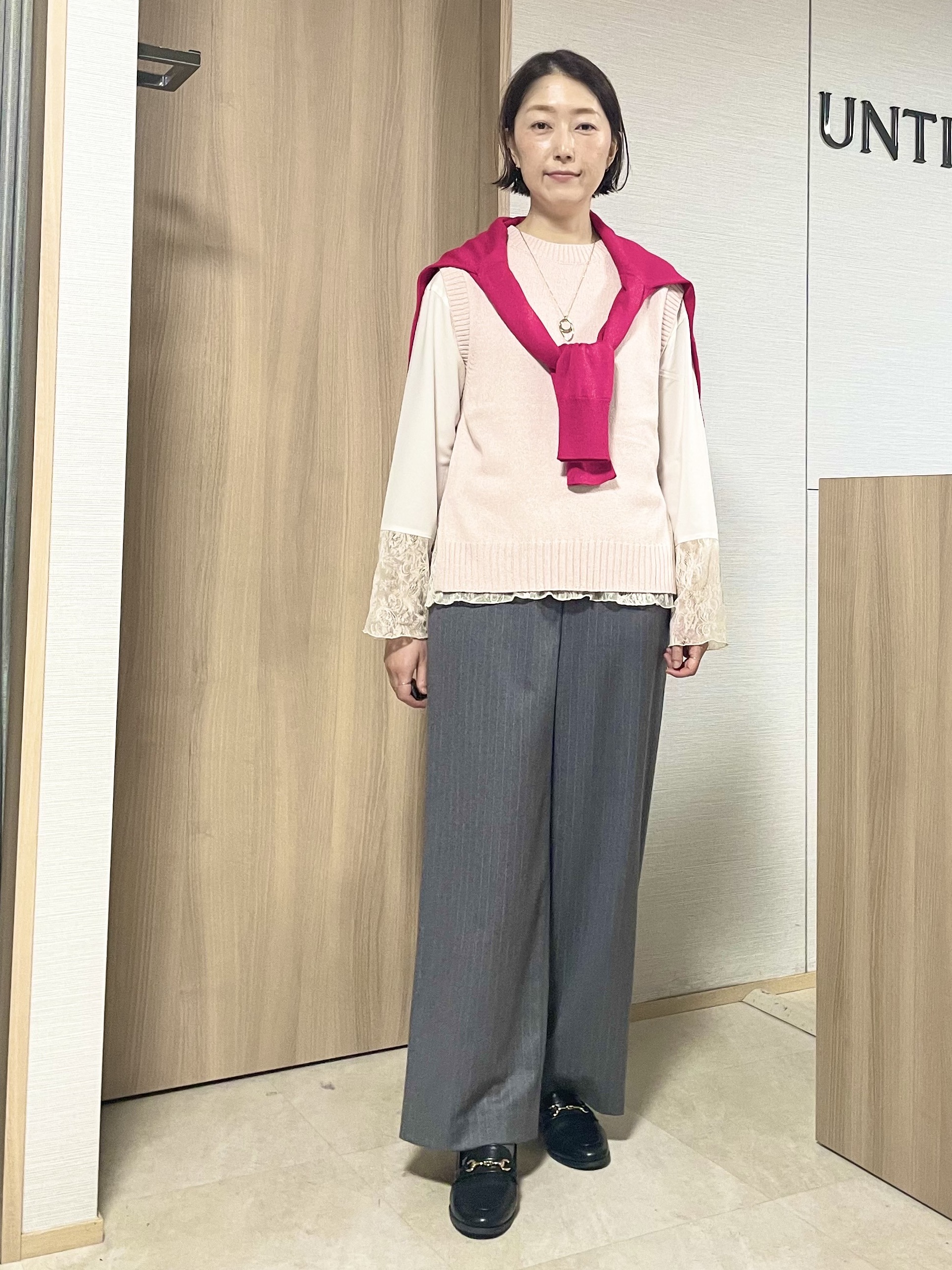 aliceさんの「UNTITLED｜【5色展開/手洗い可】ローシルクウールニットベスト」を使ったコーディネート