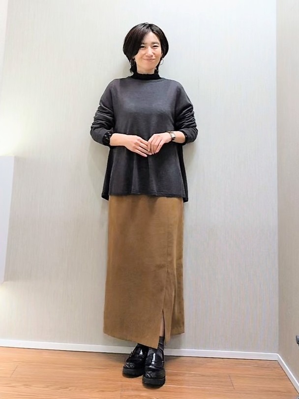 ミズタさんの「UNTITLED｜【きれいに体型カバー/8色展開】Aラインシルエットニットプルオーバー」を使ったコーディネート