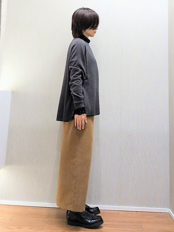 ミズタさんの「UNTITLED｜【きれいに体型カバー/8色展開】Aラインシルエットニットプルオーバー」を使ったコーディネート