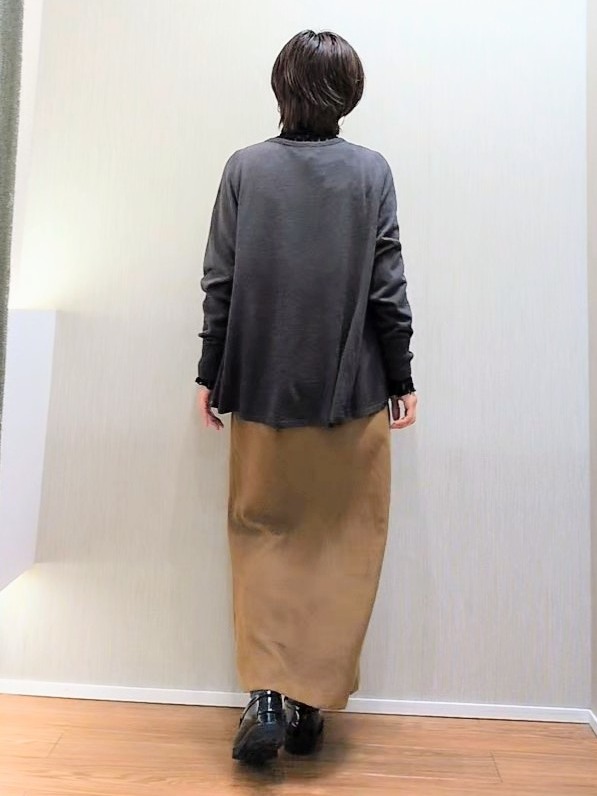 ミズタさんの「UNTITLED｜【きれいに体型カバー/8色展開】Aラインシルエットニットプルオーバー」を使ったコーディネート