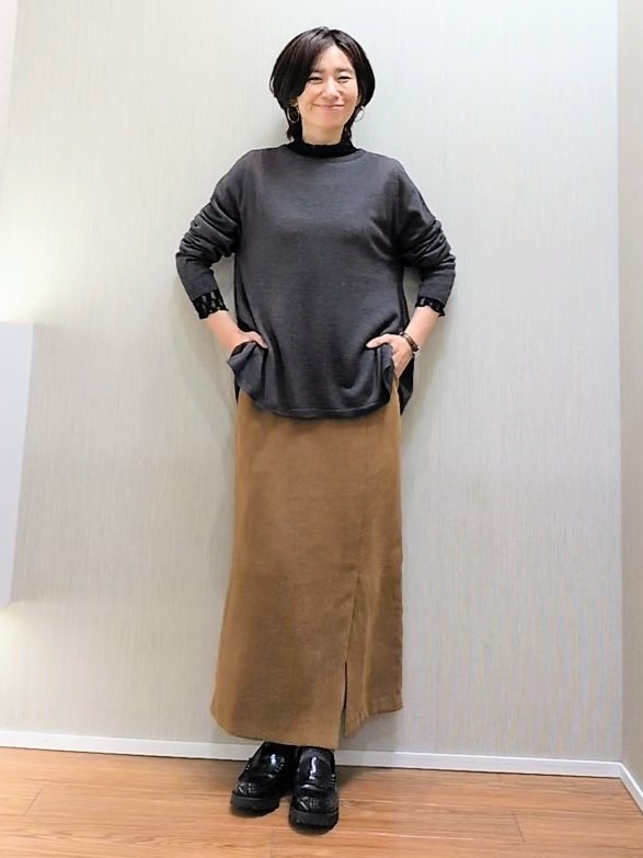 ミズタさんの「UNTITLED｜【きれいに体型カバー/8色展開】Aラインシルエットニットプルオーバー」を使ったコーディネート