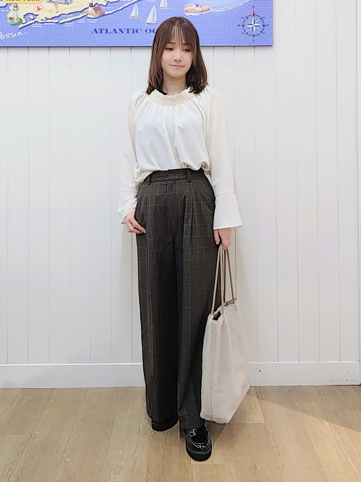 itoさんの「Dessin｜【洗える/体型カバー】シャーリングブラウス」を使ったコーディネート