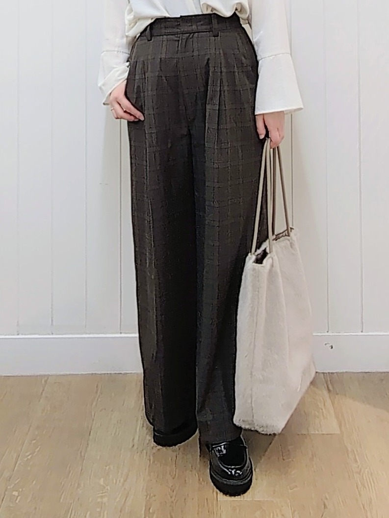itoさんの「Dessin｜【洗える/体型カバー】シャーリングブラウス」を使ったコーディネート