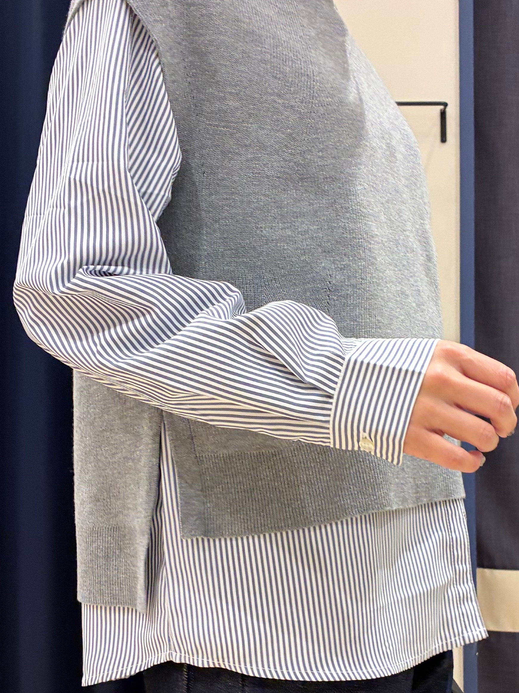 Orikaさんの「grove｜【2点セット/時短・着回し】ニットベスト&times;シャツ」を使ったコーディネート