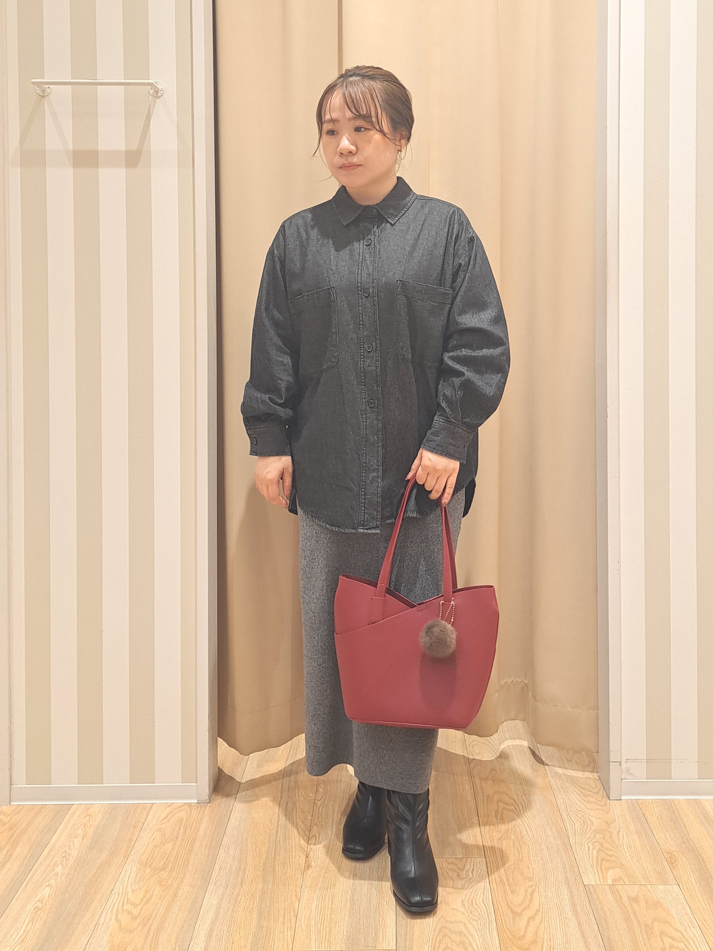 sho*さんの「SHOO･LA･RUE｜【S-LL/洗濯機可/体型カバー】ライトオンスデニム ダブルポケット オーバーサイズシャツ」を使ったコーディネート