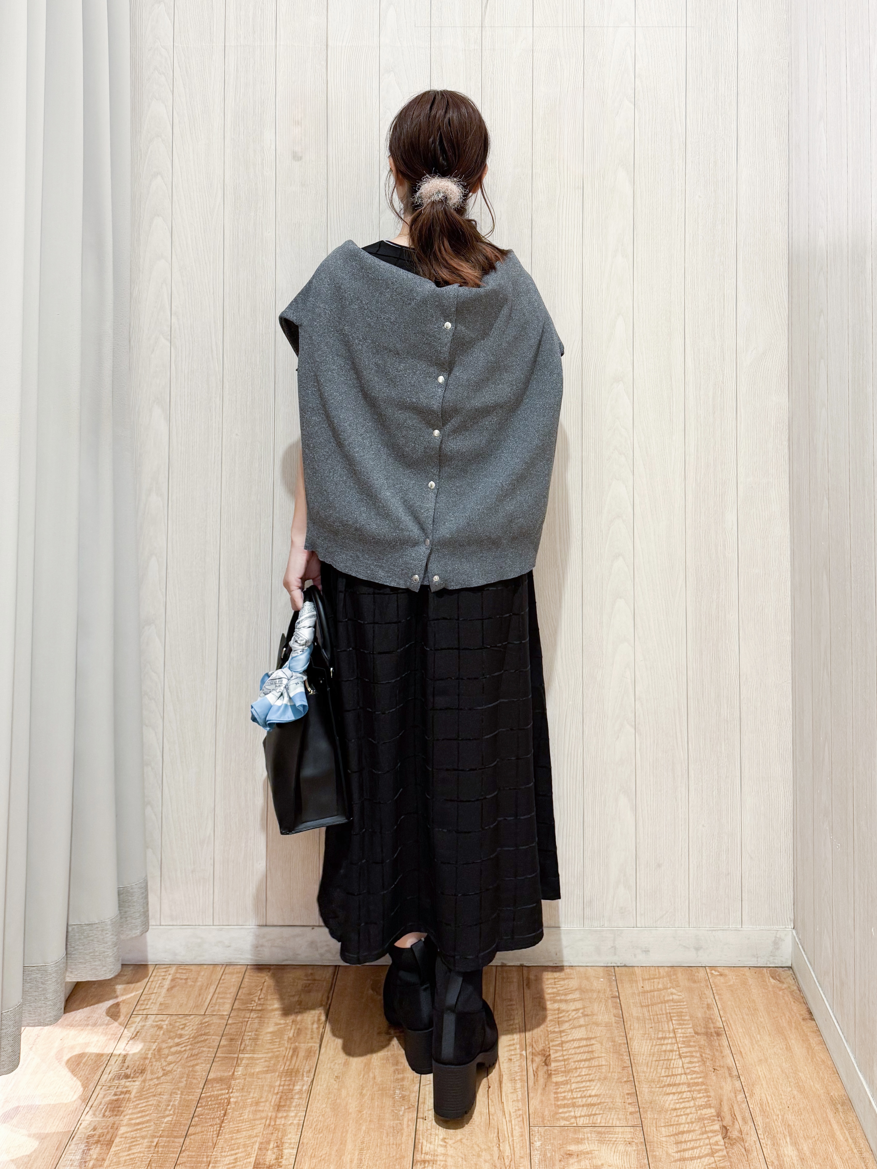 愛さんの「SHOO･LA･RUE｜【セットアップ可/洗濯機可】軽やかに羽織れる スポンディッシュ ニットカーディガン」を使ったコーディネート