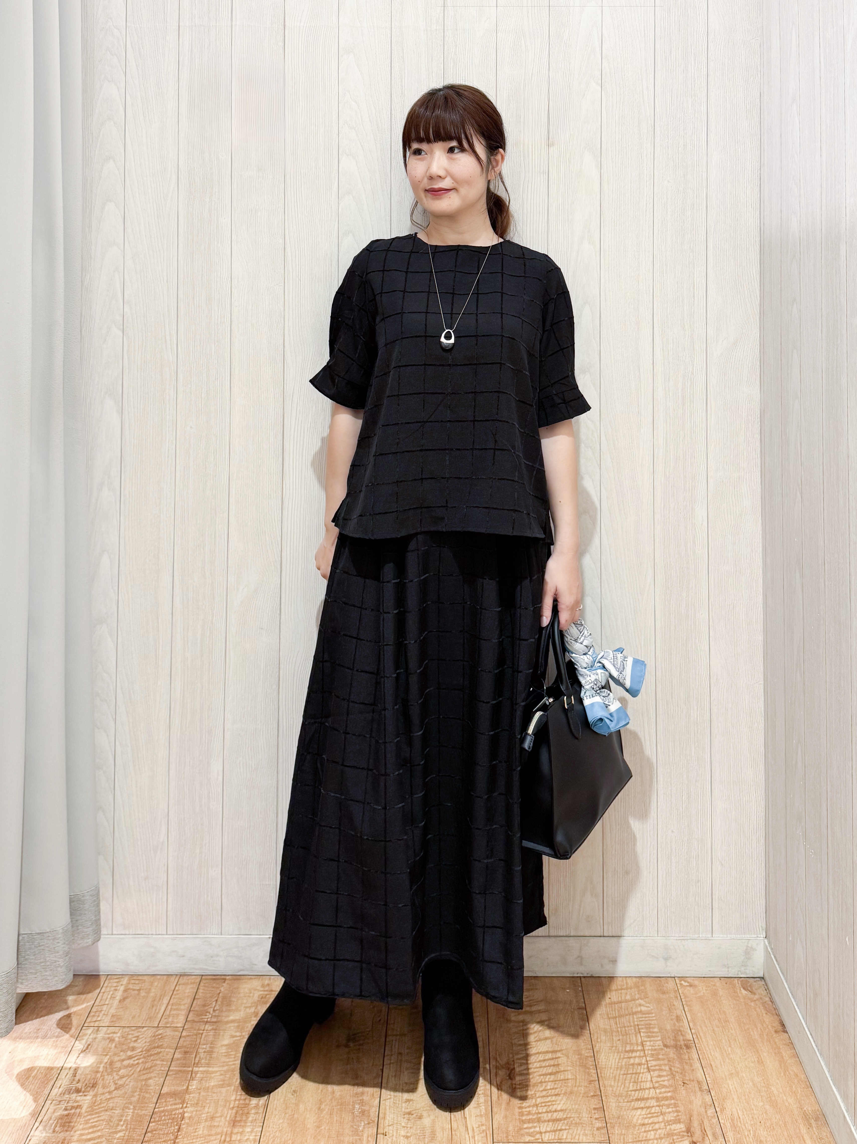 愛さんの「SHOO･LA･RUE｜【セットアップ可/洗濯機可】軽やかに羽織れる スポンディッシュ ニットカーディガン」を使ったコーディネート