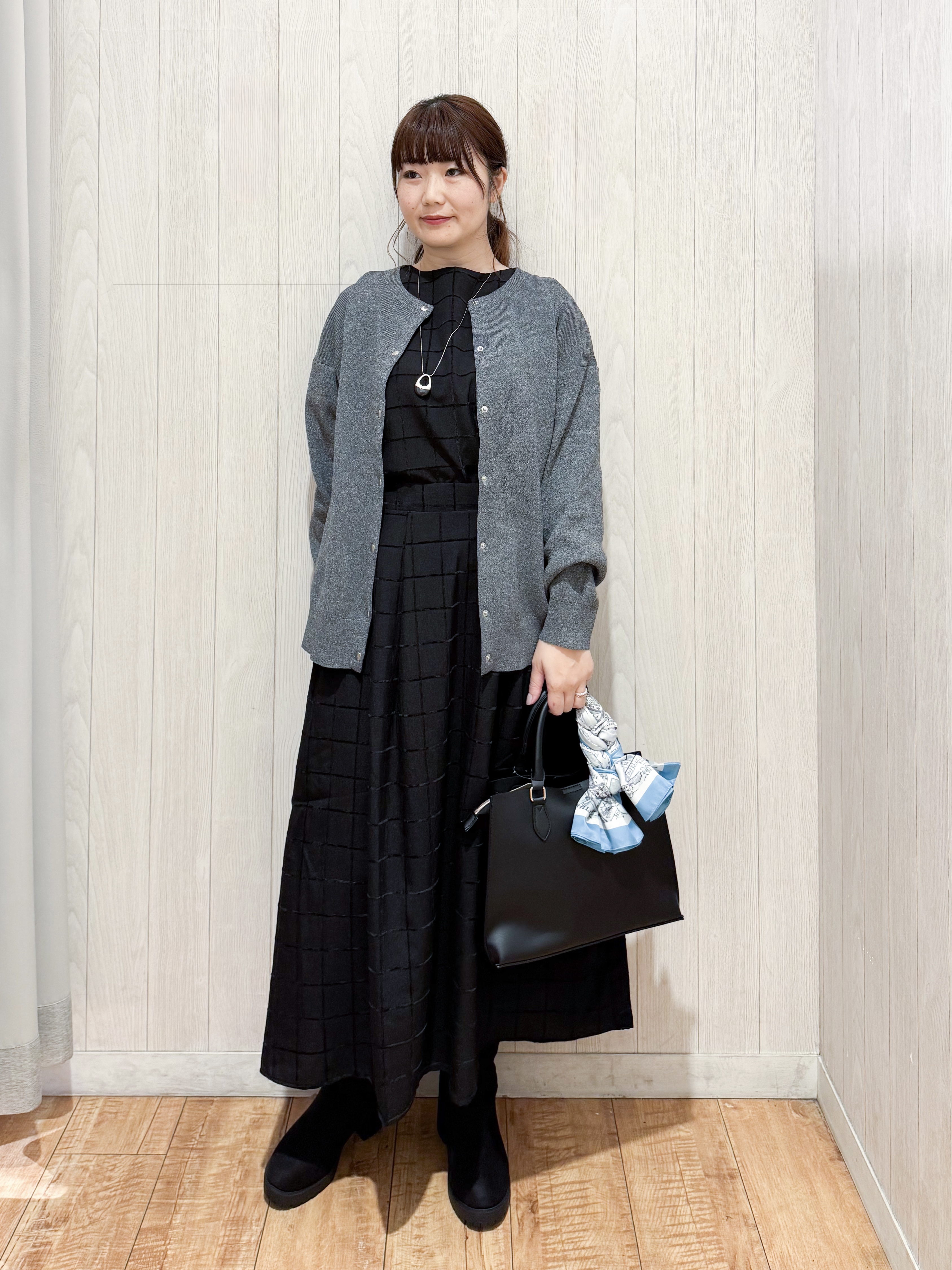 愛さんの「SHOO･LA･RUE｜【セットアップ可/洗濯機可】軽やかに羽織れる スポンディッシュ ニットカーディガン」を使ったコーディネート