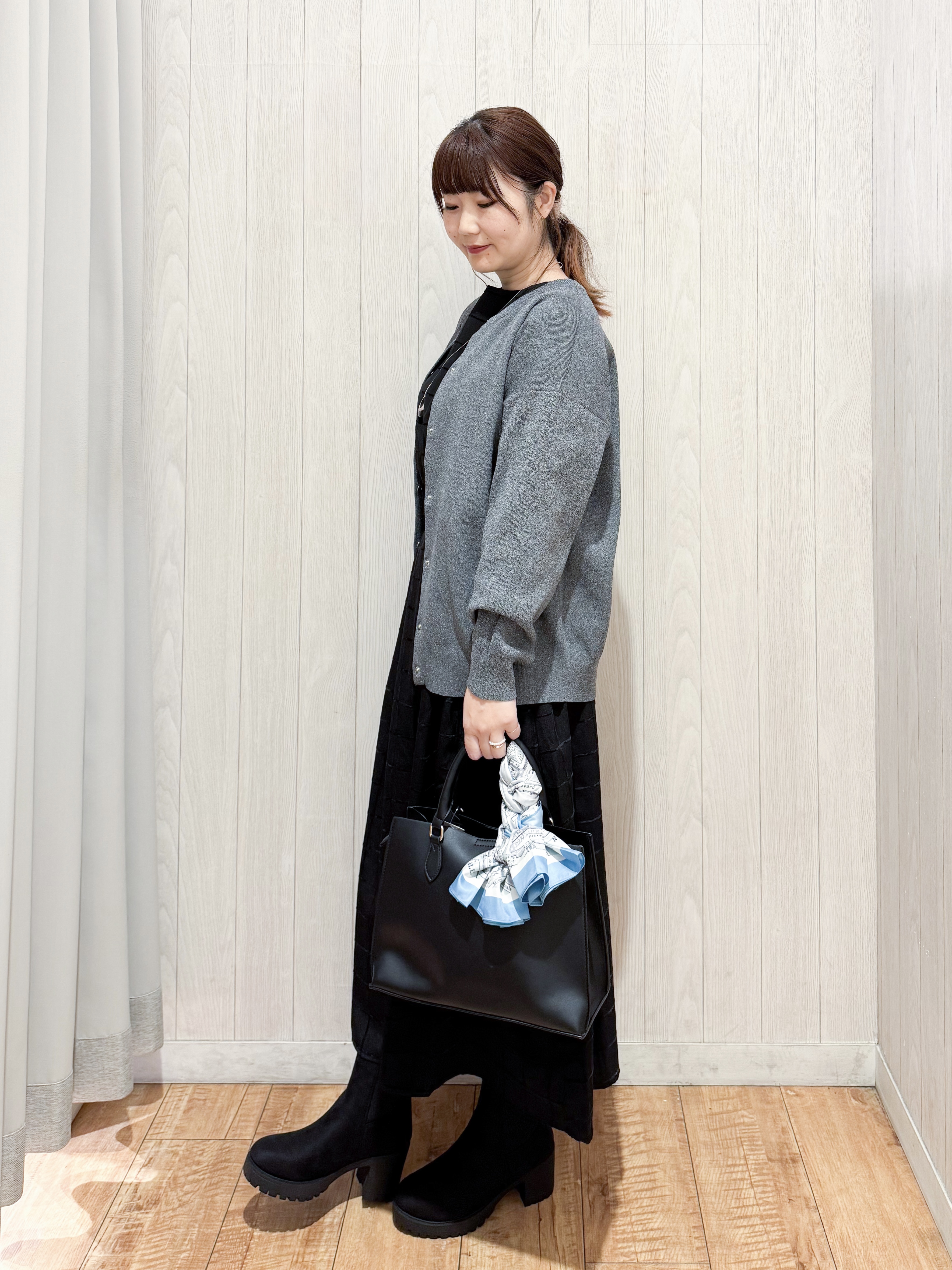 愛さんの「SHOO･LA･RUE｜【セットアップ可/洗濯機可】軽やかに羽織れる スポンディッシュ ニットカーディガン」を使ったコーディネート