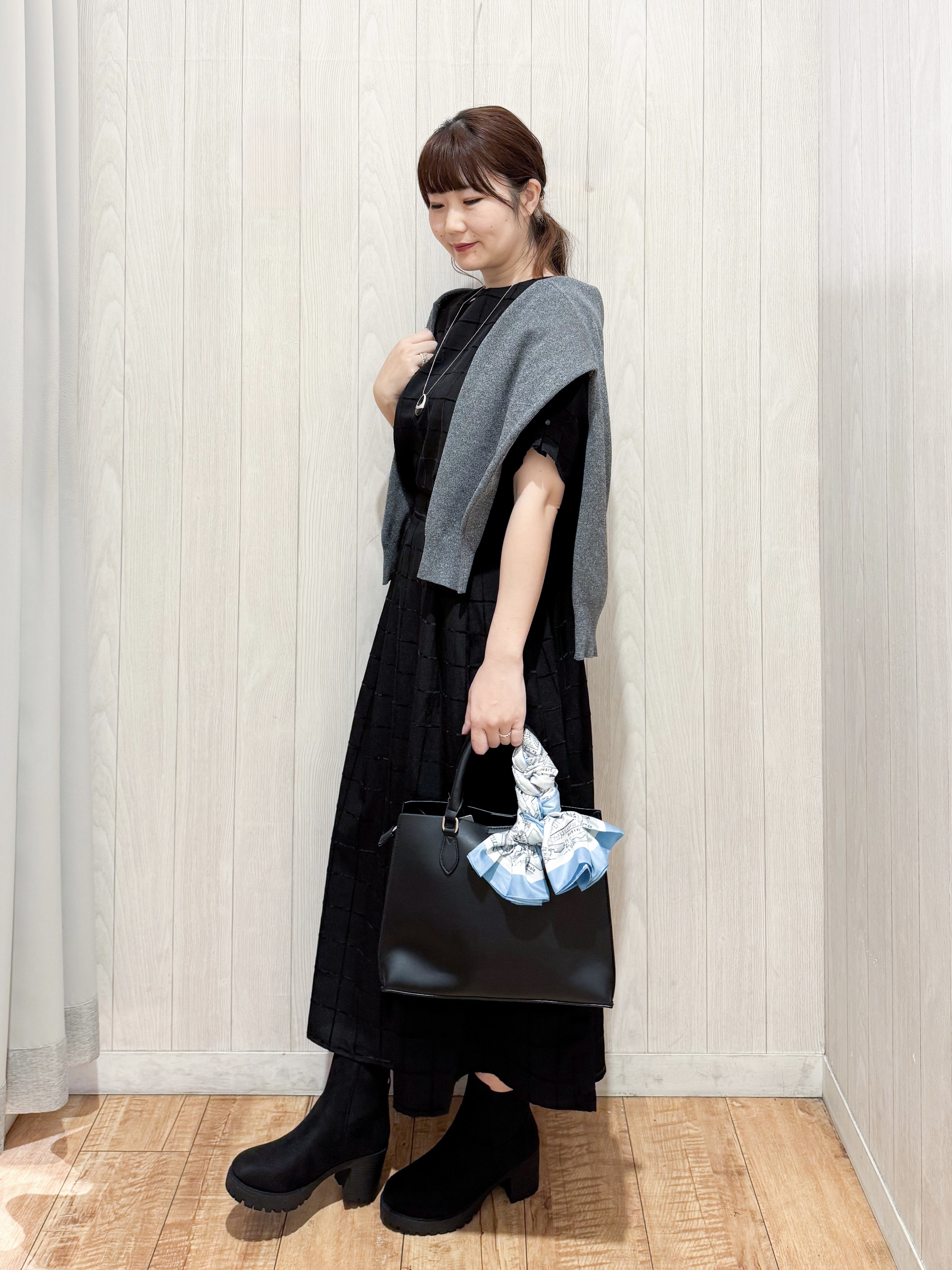 愛さんの「SHOO･LA･RUE｜【セットアップ可/洗濯機可】軽やかに羽織れる スポンディッシュ ニットカーディガン」を使ったコーディネート