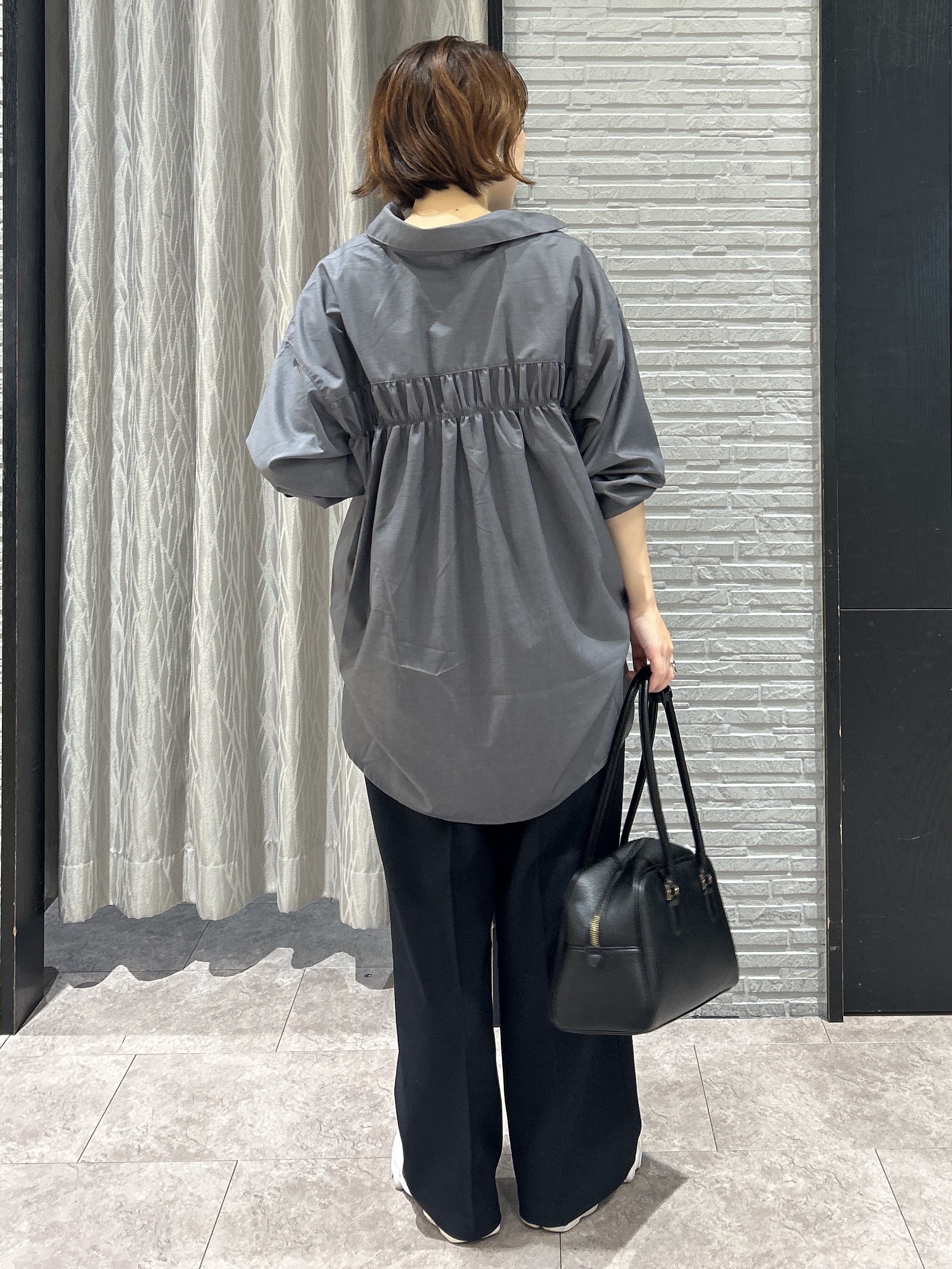ga_riさんの「THE SHOP TK｜後ろ姿も着映える バックシャーリングシャツ」を使ったコーディネート