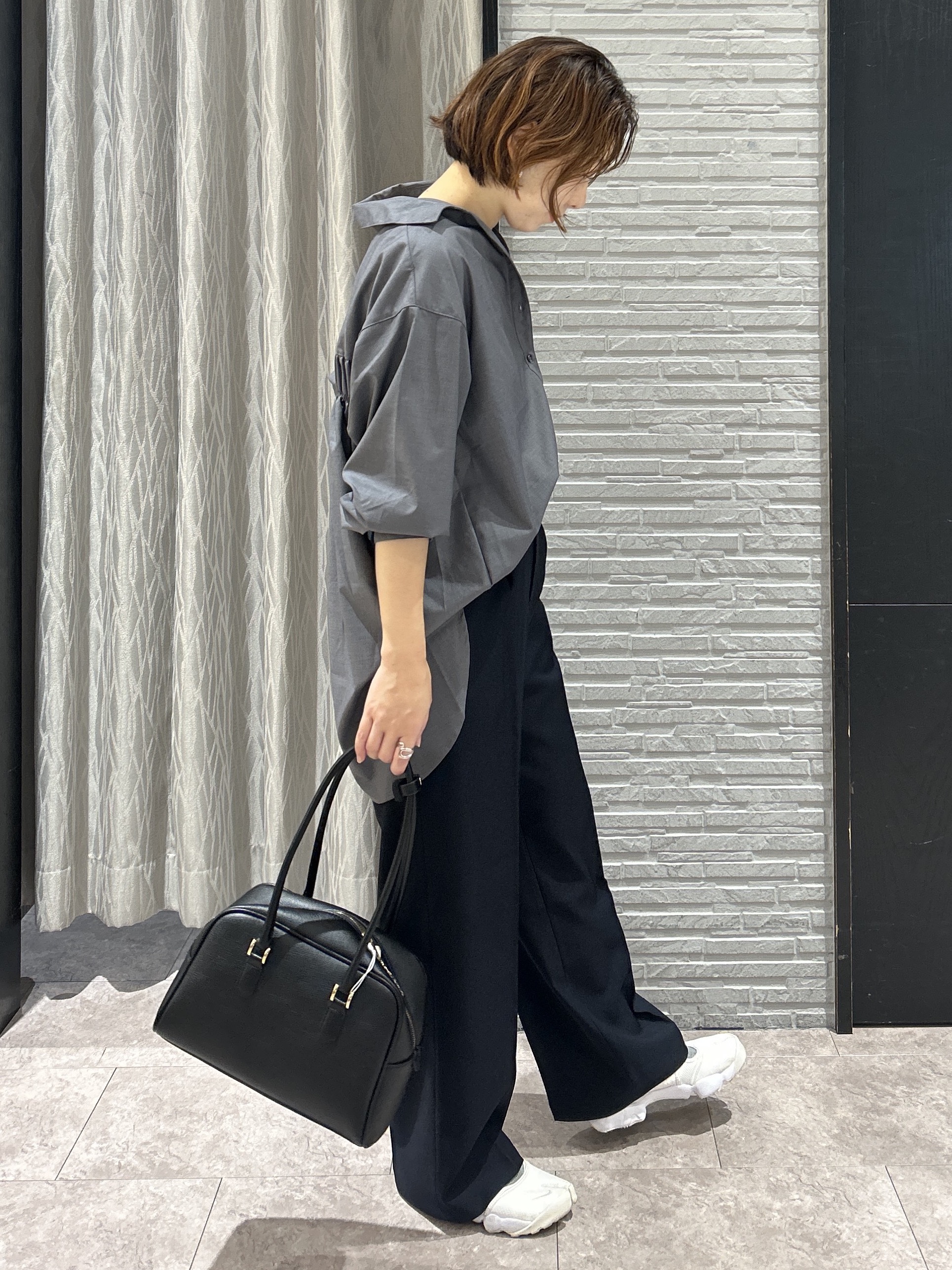 ga_riさんの「THE SHOP TK｜後ろ姿も着映える バックシャーリングシャツ」を使ったコーディネート