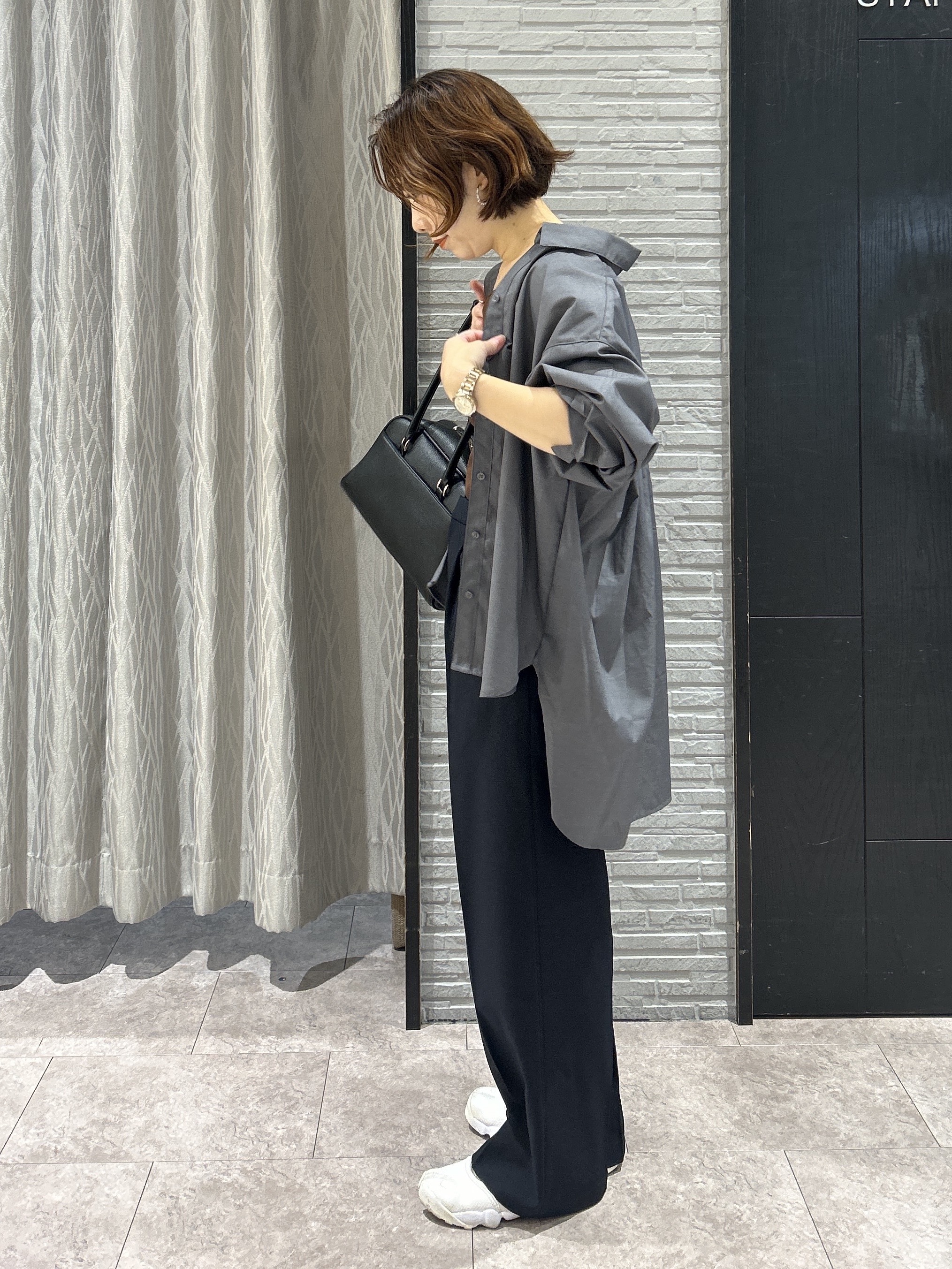 ga_riさんの「THE SHOP TK｜後ろ姿も着映える バックシャーリングシャツ」を使ったコーディネート