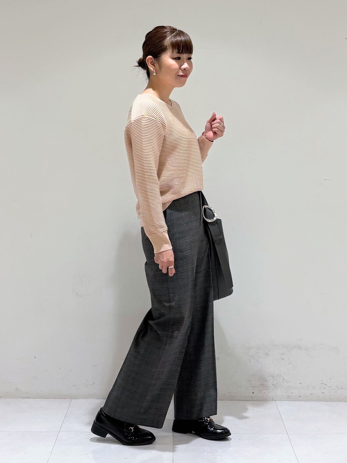 tsuyuさんの「INDIVI｜【ウール混／体型カバー】ラメガーター編み Vネックニット」を使ったコーディネート
