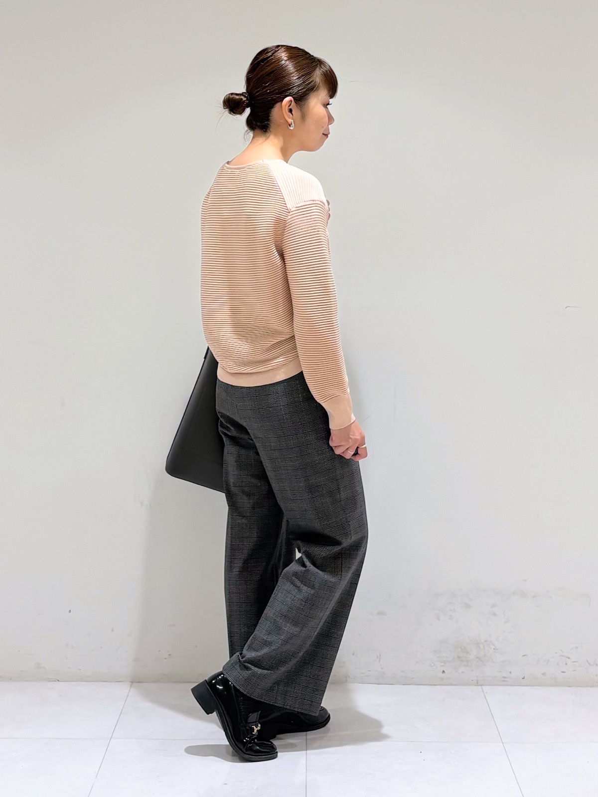 tsuyuさんの「INDIVI｜【ウール混／体型カバー】ラメガーター編み Vネックニット」を使ったコーディネート