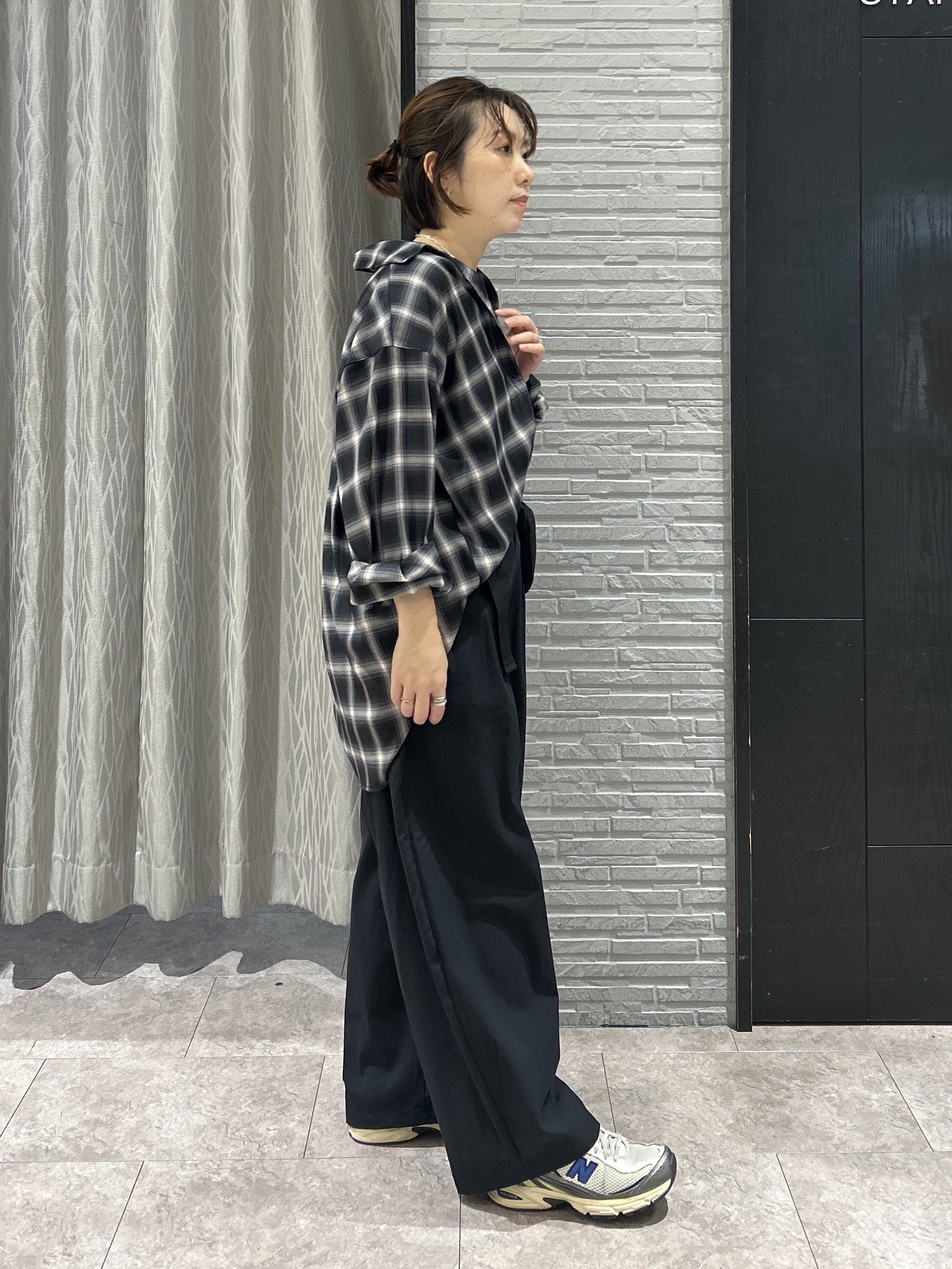 ga_riさんの「THE SHOP TK｜後ろ姿も着映える バックシャーリングシャツ」を使ったコーディネート
