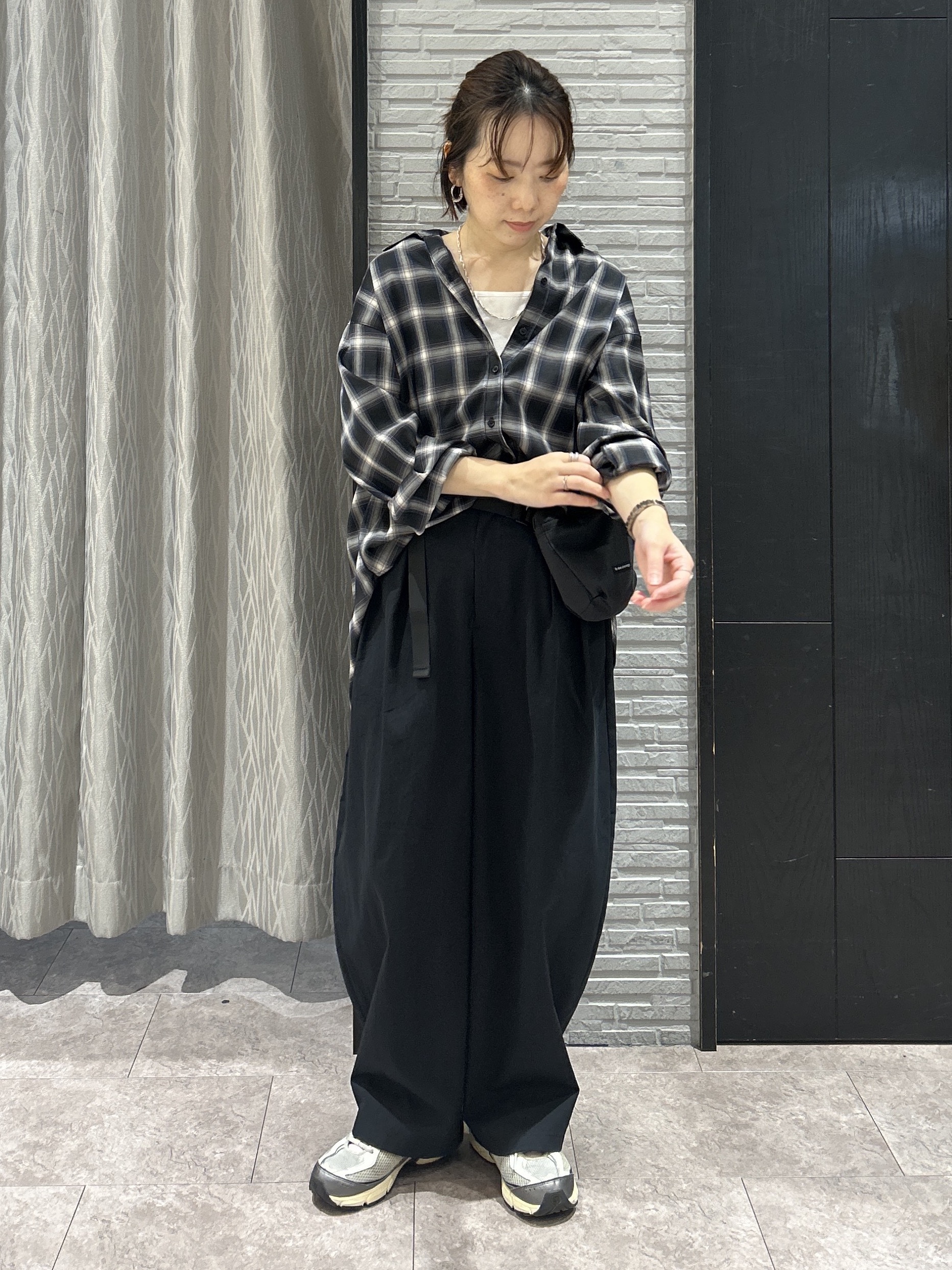 ga_riさんの「THE SHOP TK｜後ろ姿も着映える バックシャーリングシャツ」を使ったコーディネート