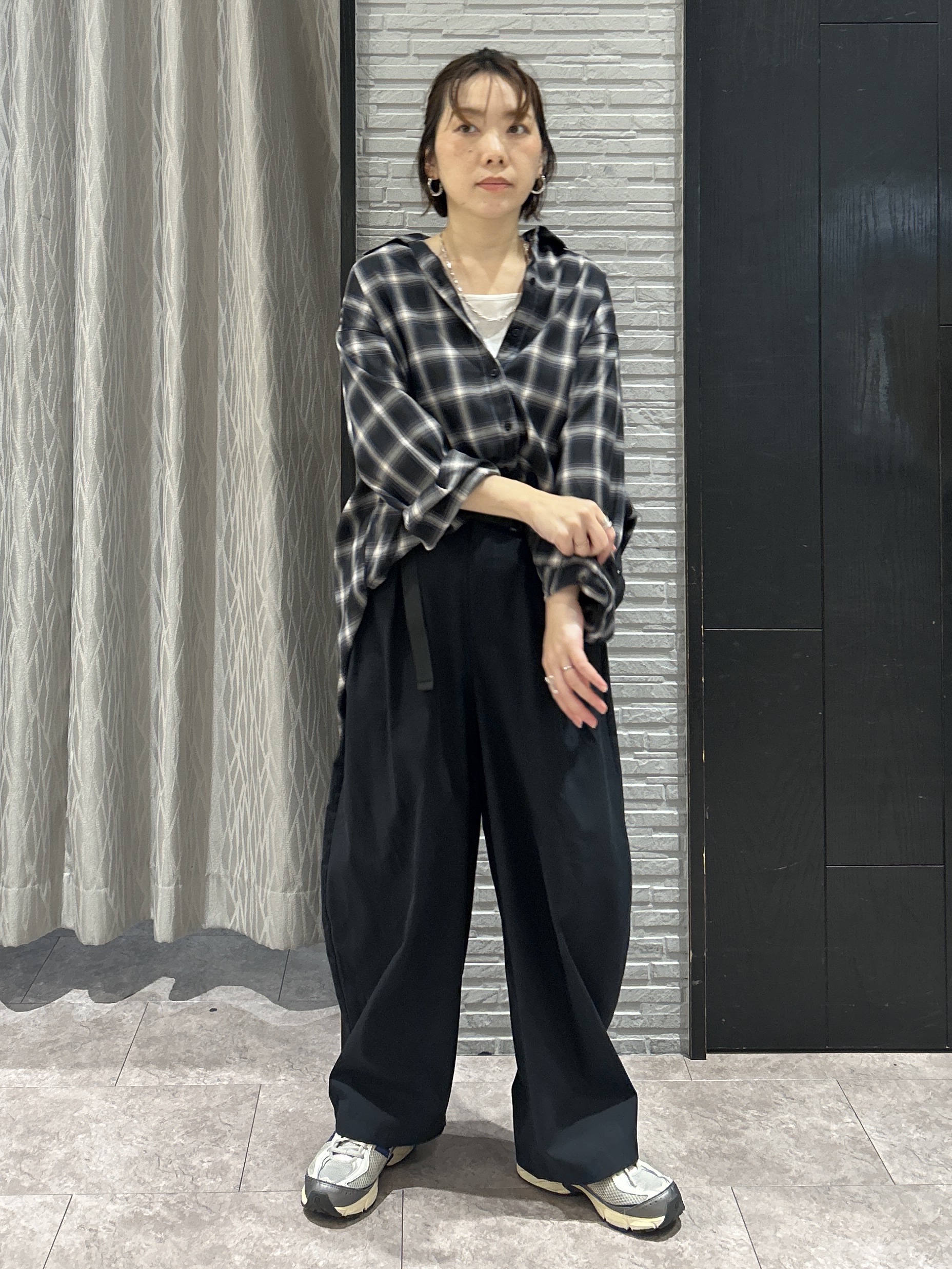 ga_riさんの「THE SHOP TK｜後ろ姿も着映える バックシャーリングシャツ」を使ったコーディネート