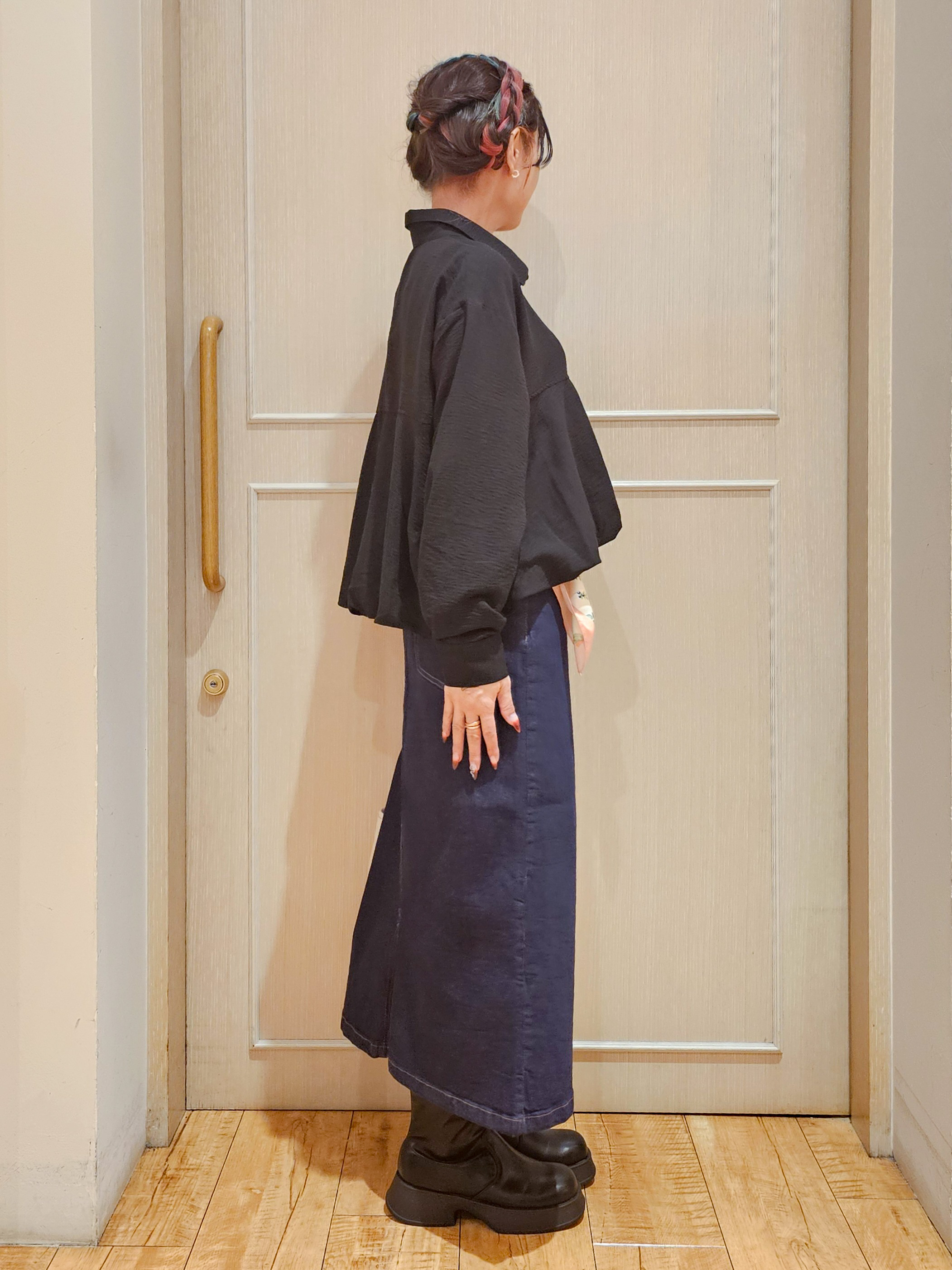 ゆゆさんの「SHOO･LA･RUE｜【S-LL/洗濯機可】インせず即こなれる 裾バルーンシャツ」を使ったコーディネート