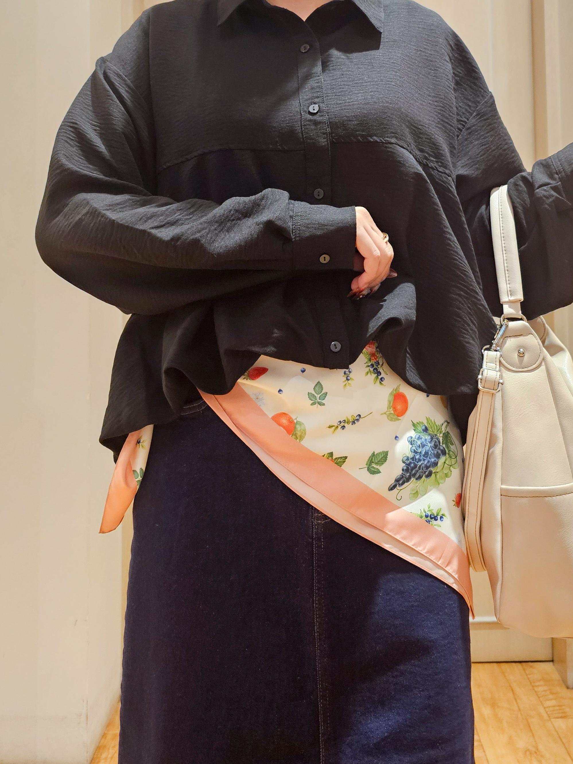 ゆゆさんの「SHOO･LA･RUE｜【S-LL/洗濯機可】インせず即こなれる 裾バルーンシャツ」を使ったコーディネート