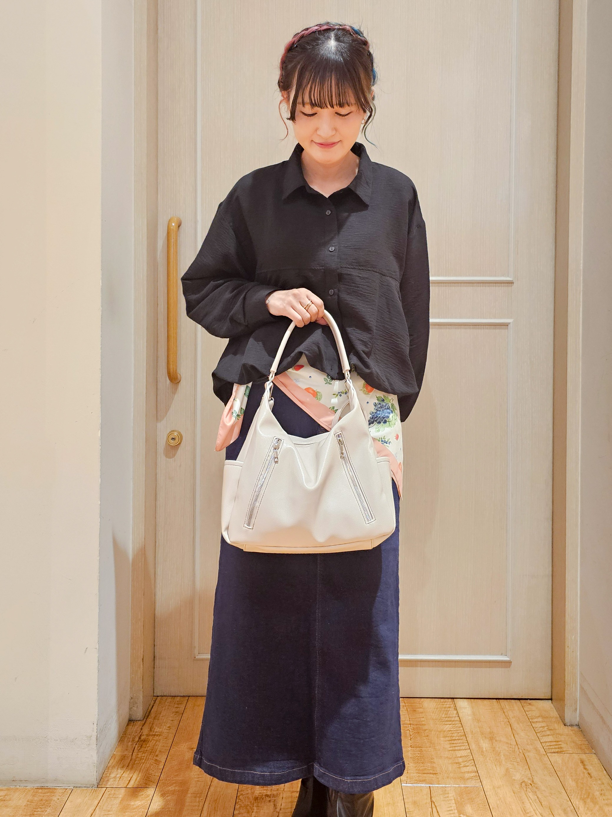 ゆゆさんの「SHOO･LA･RUE｜【S-LL/洗濯機可】インせず即こなれる 裾バルーンシャツ」を使ったコーディネート
