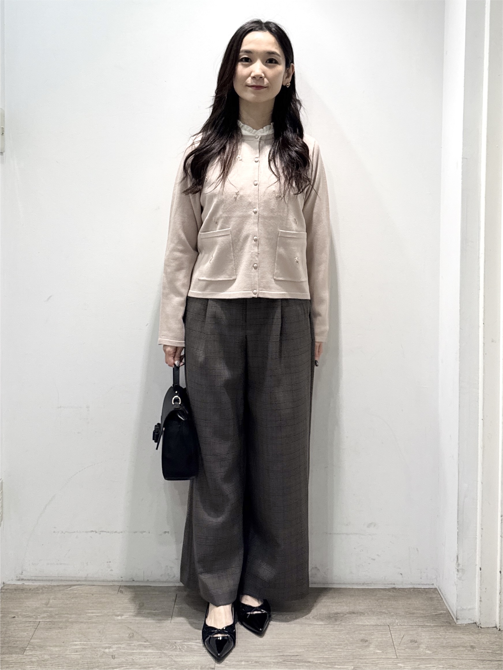 yuicciさんの「OPAQUE.CLIP｜【上品刺繍が華やか】飛ばしビジュー カーディガン」を使ったコーディネート