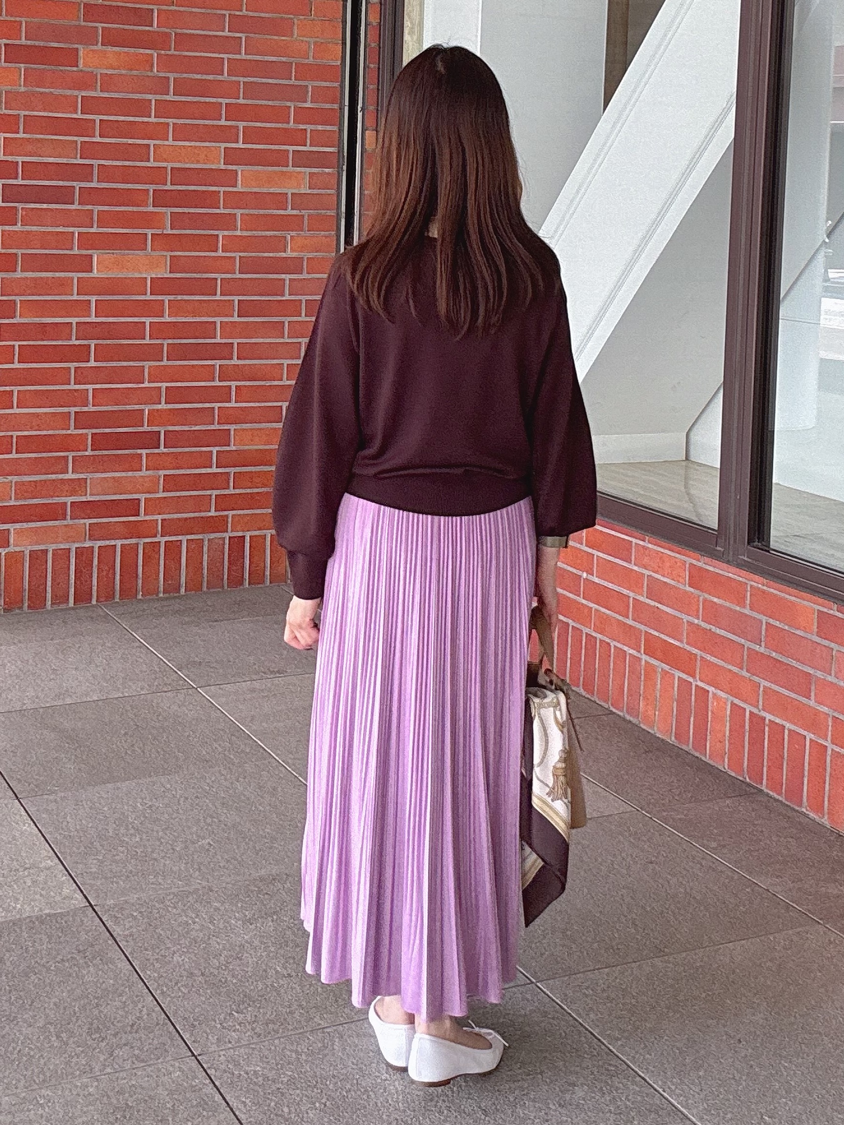 makiさんの「UNTITLED｜【大人の抜け感/8色展開】ボリュームスリーブニットプルオーバー」を使ったコーディネート