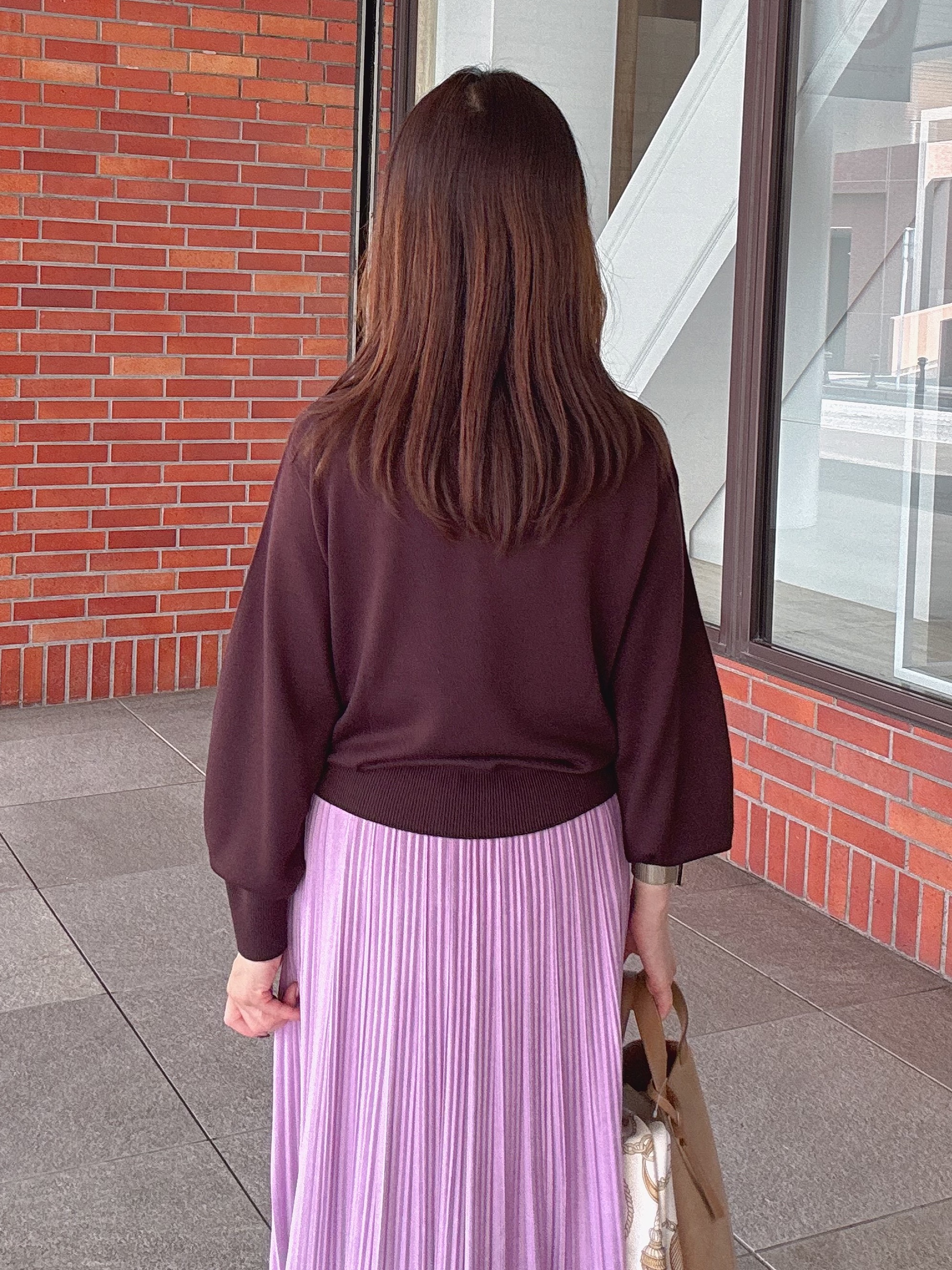 makiさんの「UNTITLED｜【大人の抜け感/8色展開】ボリュームスリーブニットプルオーバー」を使ったコーディネート