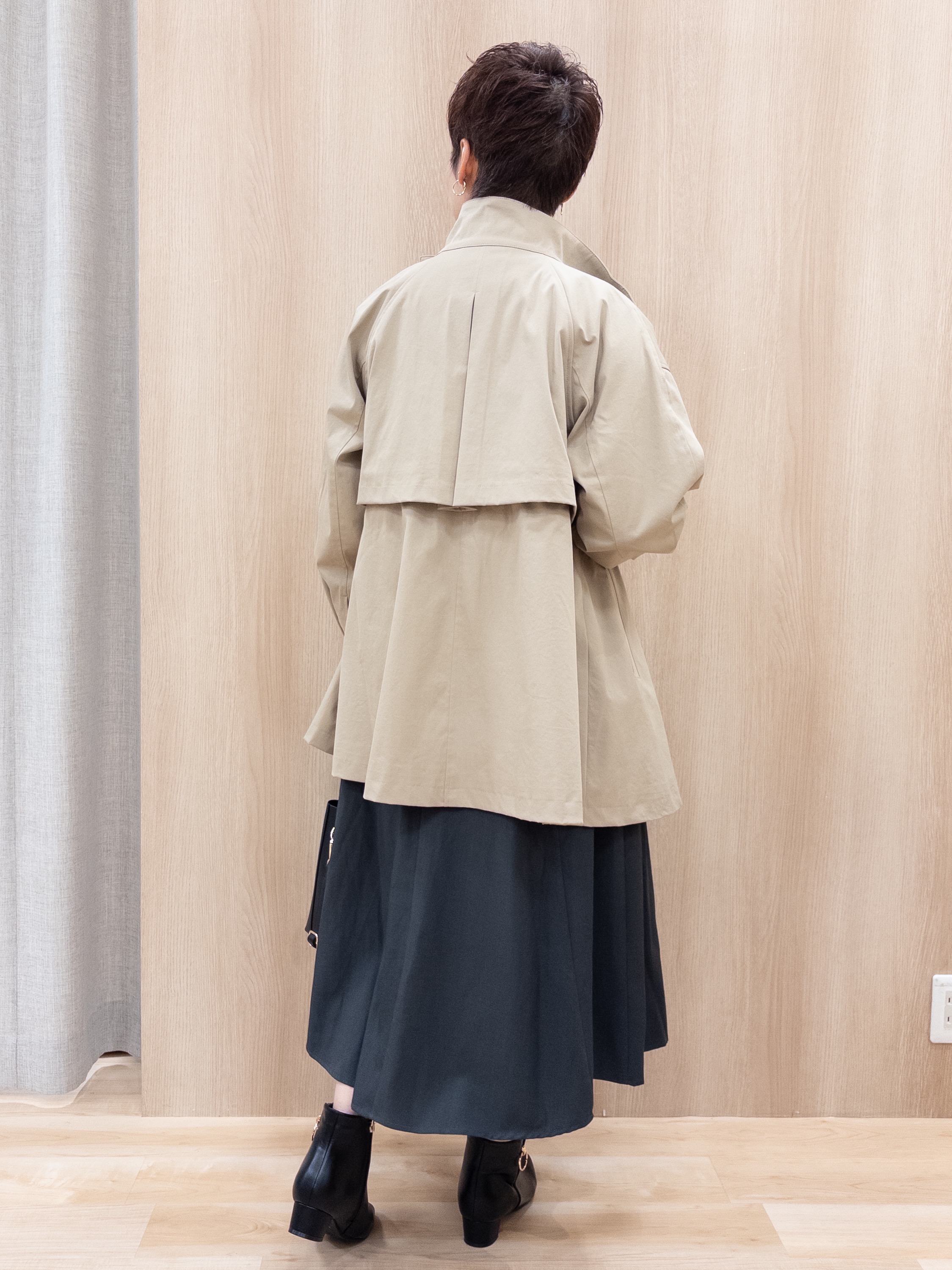 シュウコさんの「grove｜【撥水／シルエット2WAY】ゆったり着られて体型カバー◎ スタンドネック テントラインコート」を使ったコーディネート