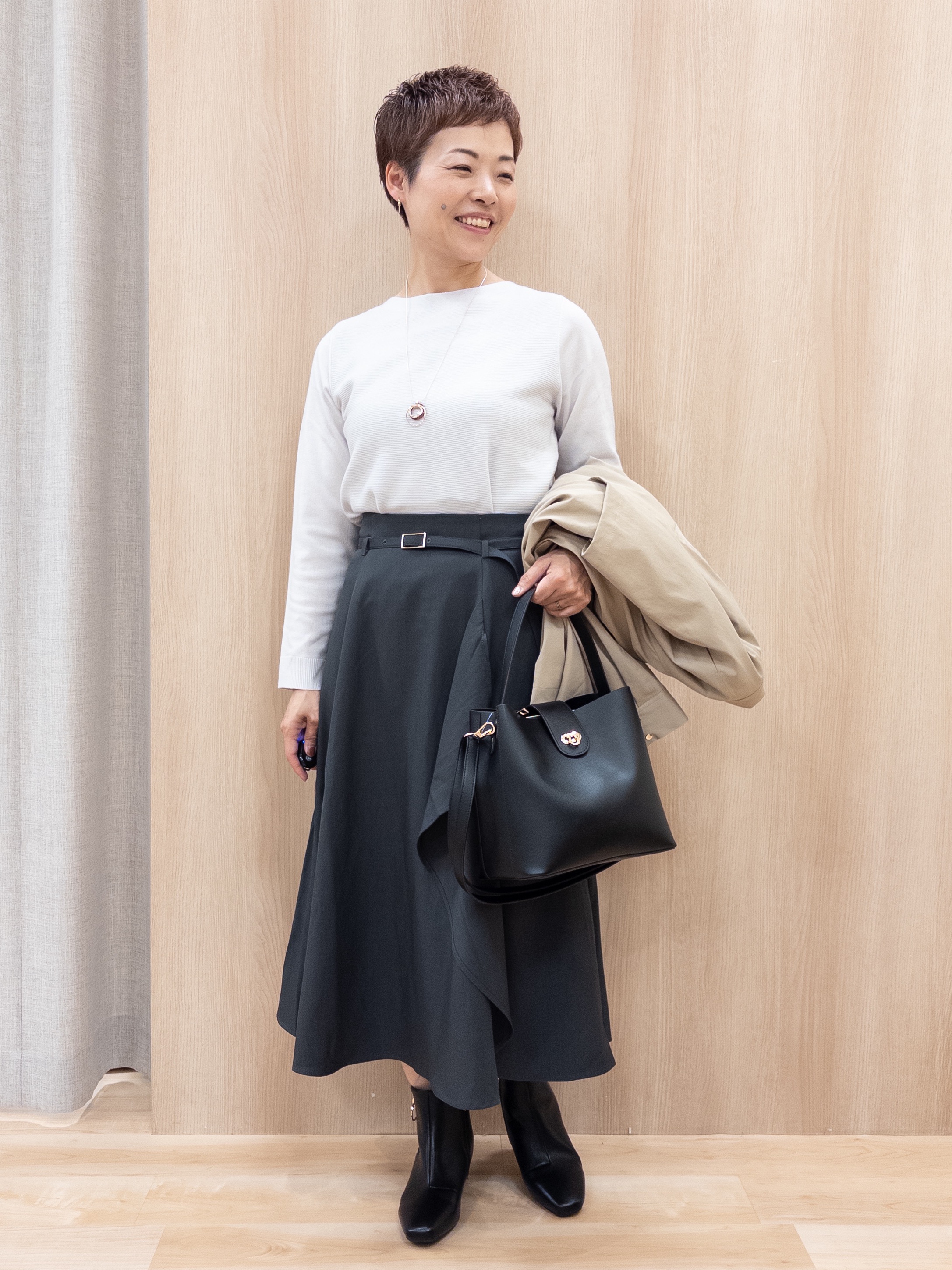 シュウコさんの「grove｜【撥水／シルエット2WAY】ゆったり着られて体型カバー◎ スタンドネック テントラインコート」を使ったコーディネート