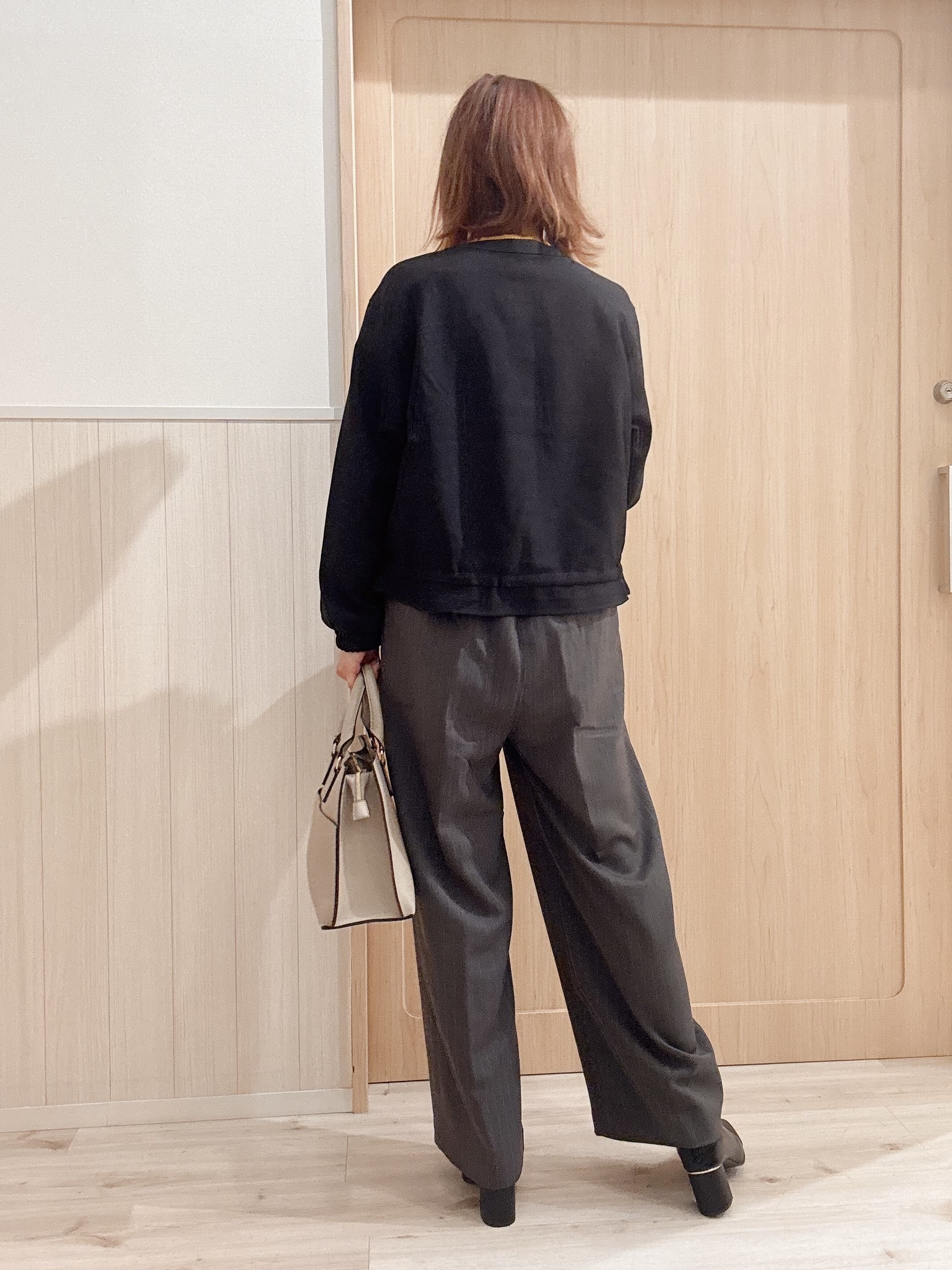 モカさんの「SHOO･LA･RUE｜【洗濯後しわになりにくい/S-LL】裾ドロストフリルブルゾン」を使ったコーディネート