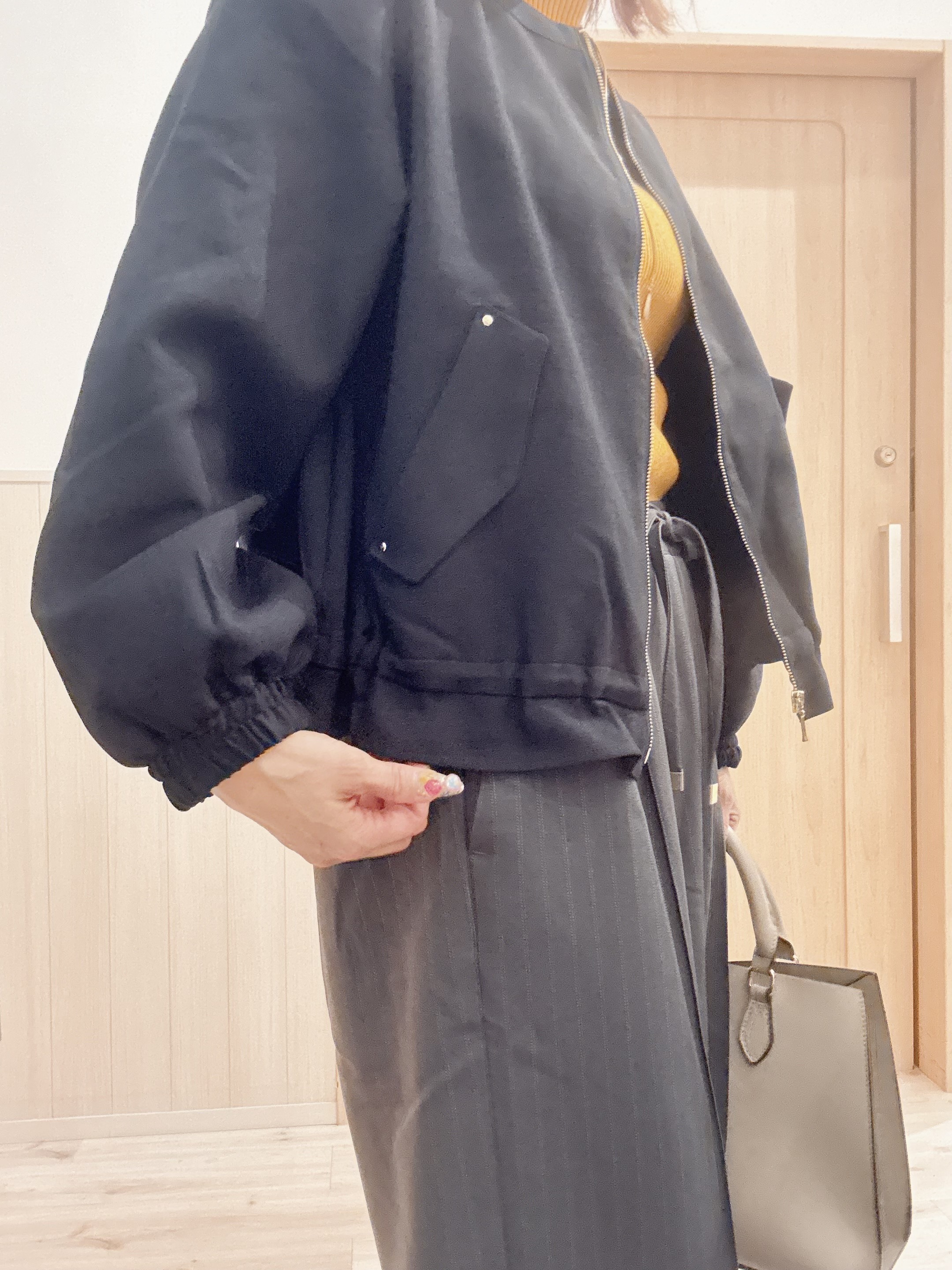 モカさんの「SHOO･LA･RUE｜【洗濯後しわになりにくい/S-LL】裾ドロストフリルブルゾン」を使ったコーディネート
