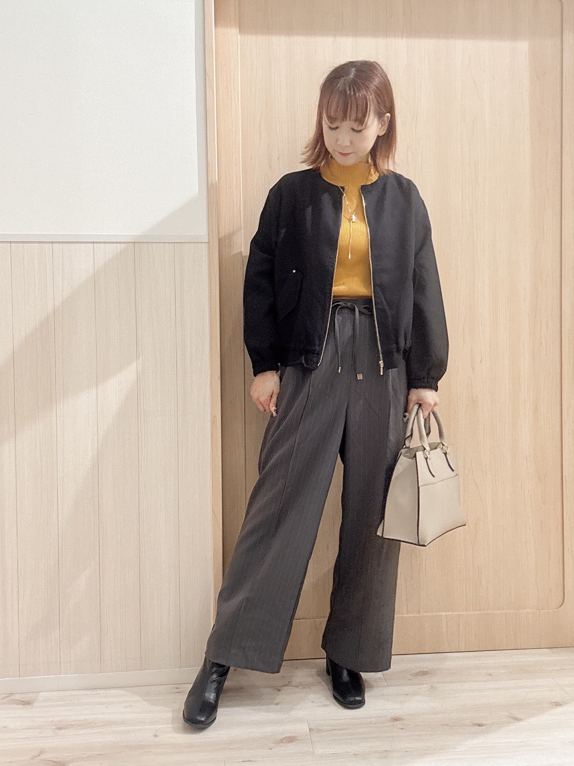 モカさんの「SHOO･LA･RUE｜【洗濯後しわになりにくい/S-LL】裾ドロストフリルブルゾン」を使ったコーディネート
