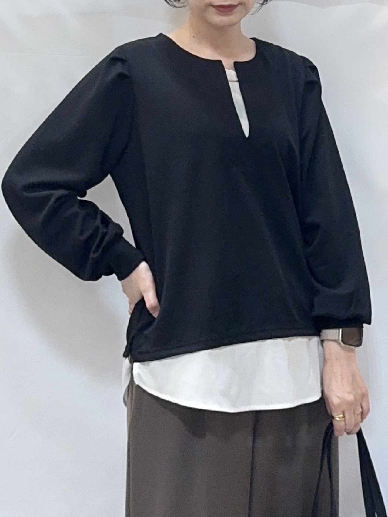 𝐇𝐢𝐫𝐨𝐦𝐢さんの「SHOO･LA･RUE｜【S-LL/洗濯機可】1枚で完成 アクセいらずのレイヤード風ブラウス」を使ったコーディネート