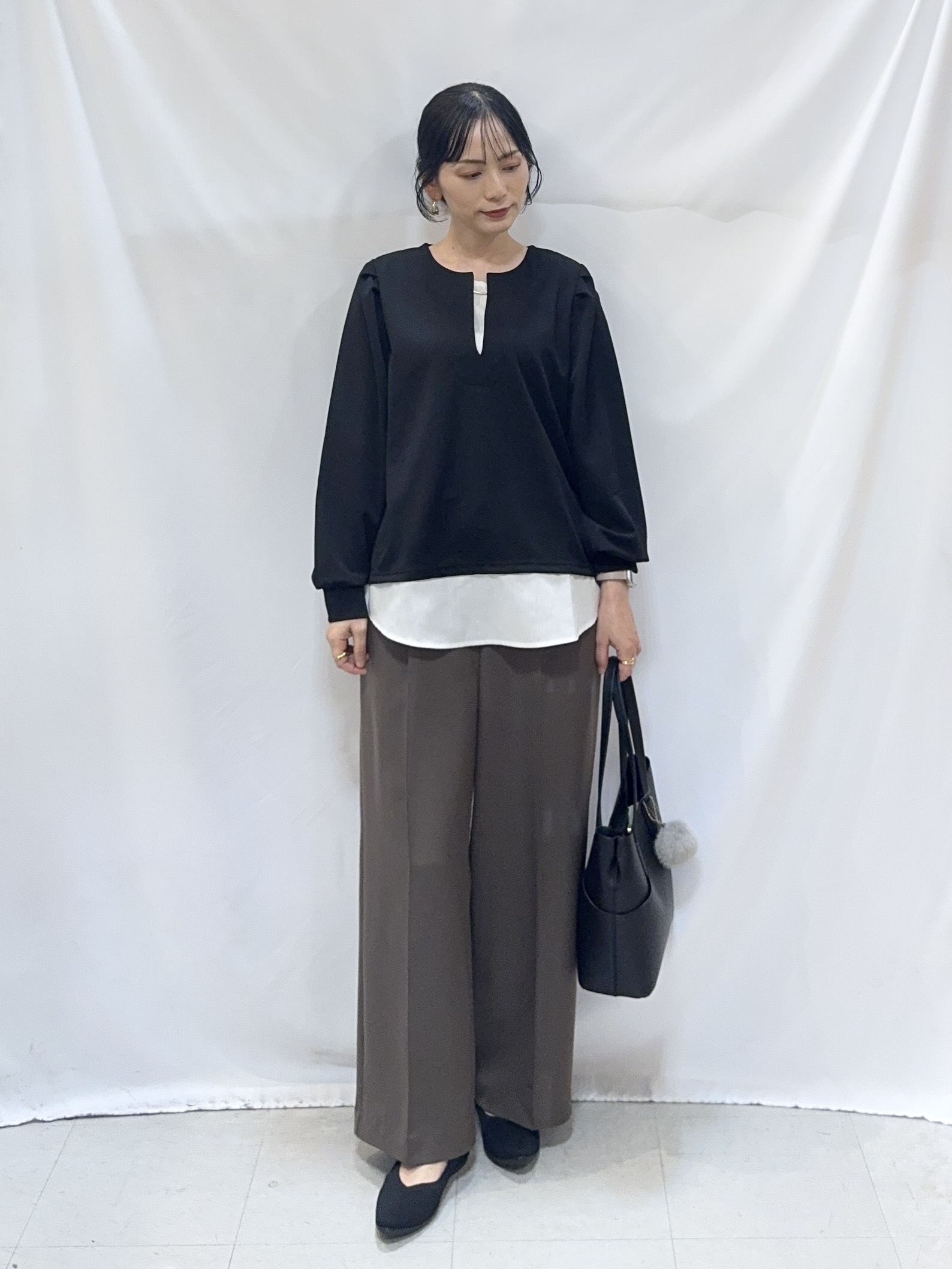 𝐇𝐢𝐫𝐨𝐦𝐢さんの「SHOO･LA･RUE｜【S-LL/洗濯機可】1枚で完成 アクセいらずのレイヤード風ブラウス」を使ったコーディネート
